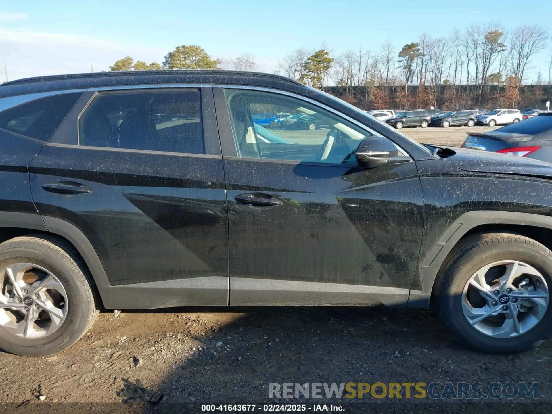 13 Photograph of a damaged car 5NMJBCAE7NH094704 HYUNDAI TUCSON 2022