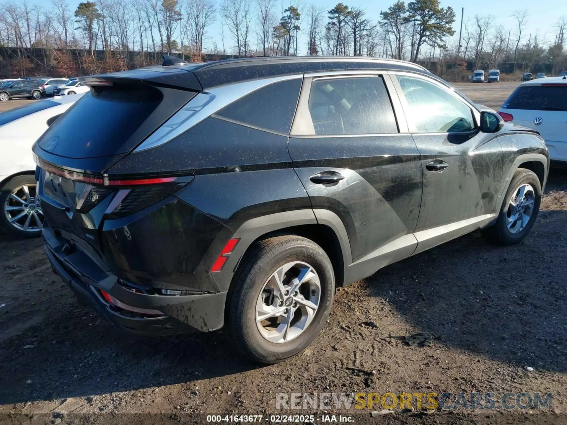 4 Photograph of a damaged car 5NMJBCAE7NH094704 HYUNDAI TUCSON 2022