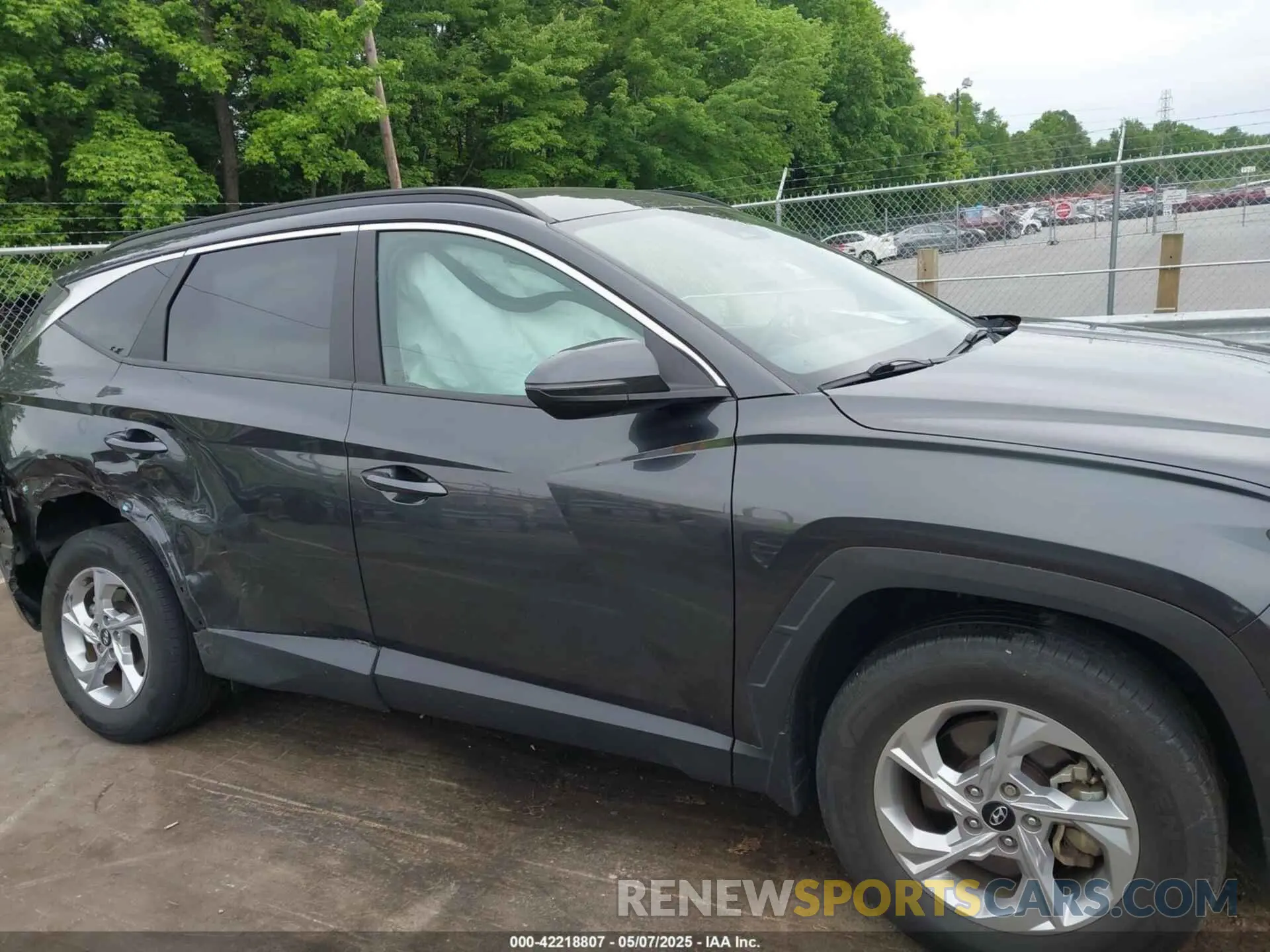 13 Photograph of a damaged car 5NMJBCAE7NH118998 HYUNDAI TUCSON 2022