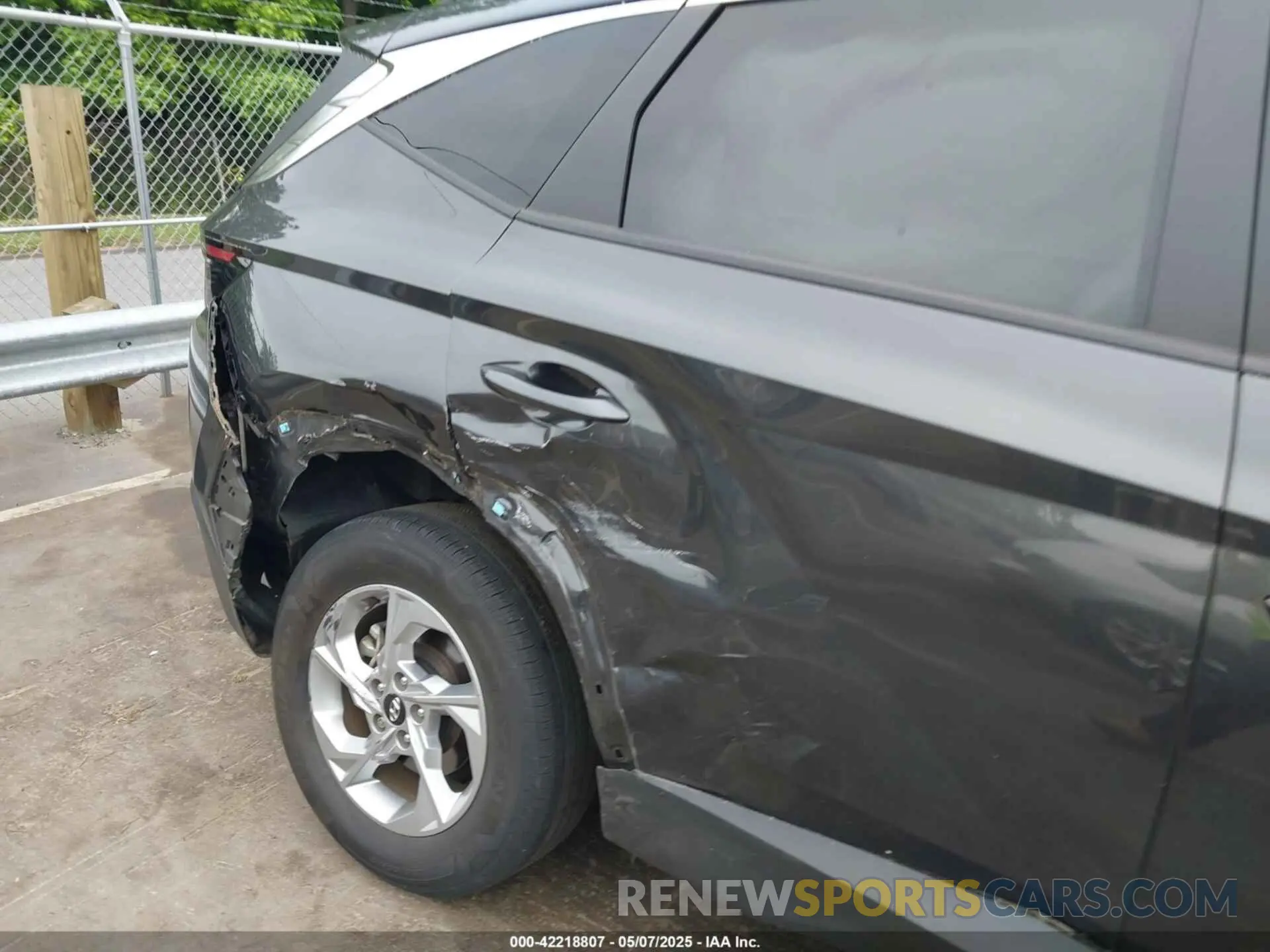 6 Photograph of a damaged car 5NMJBCAE7NH118998 HYUNDAI TUCSON 2022