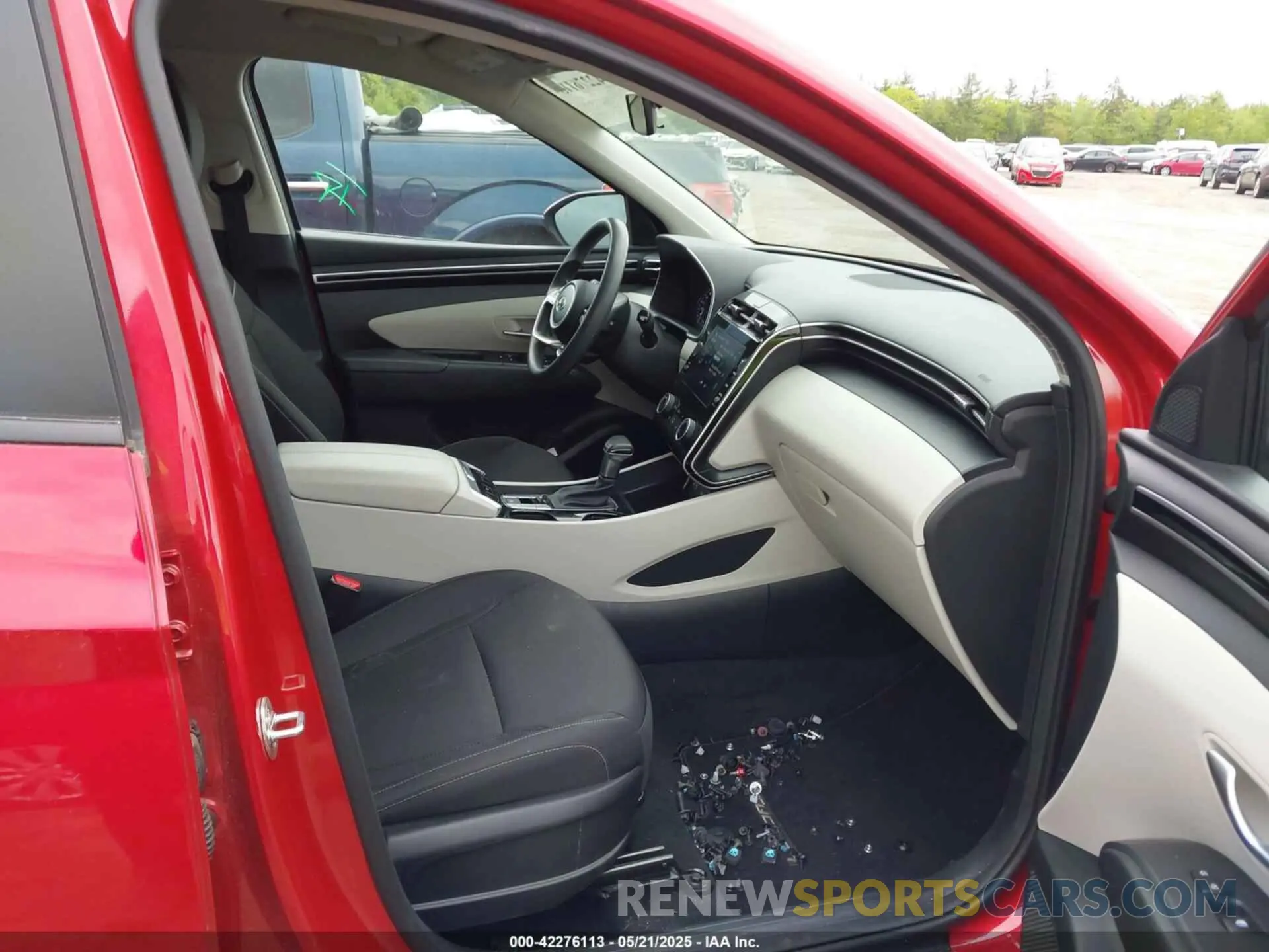 5 Photograph of a damaged car 5NMJBCAE7NH143920 HYUNDAI TUCSON 2022