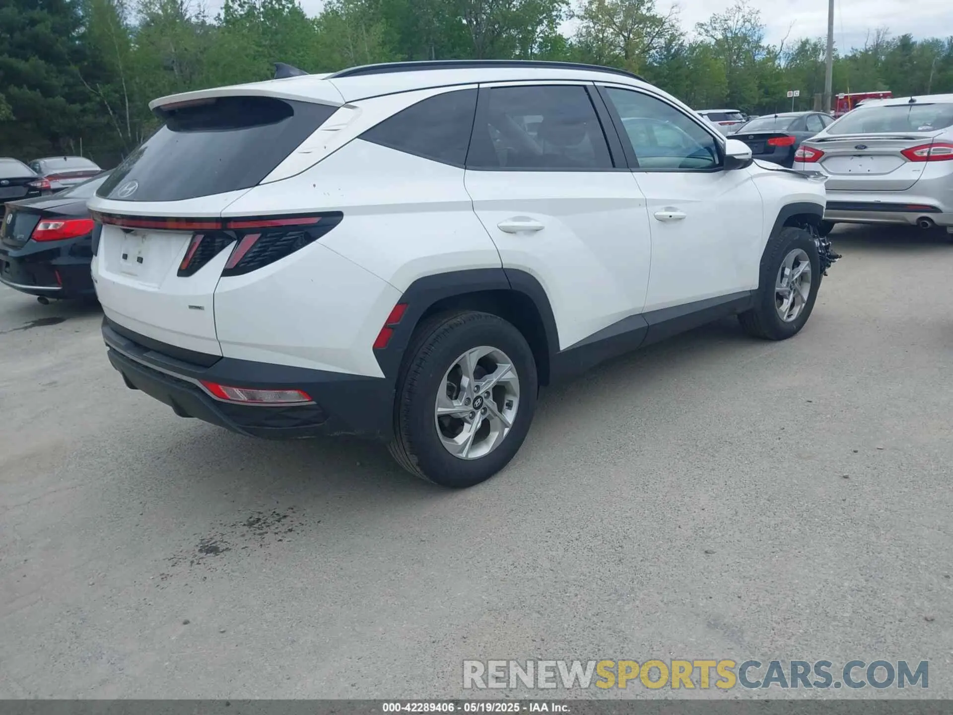4 Photograph of a damaged car 5NMJBCAE8NH123949 HYUNDAI TUCSON 2022