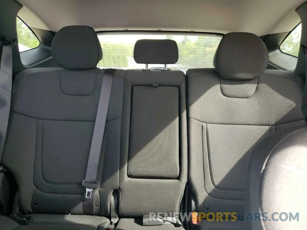 10 Photograph of a damaged car 5NMJBCAE9NH154689 HYUNDAI TUCSON 2022