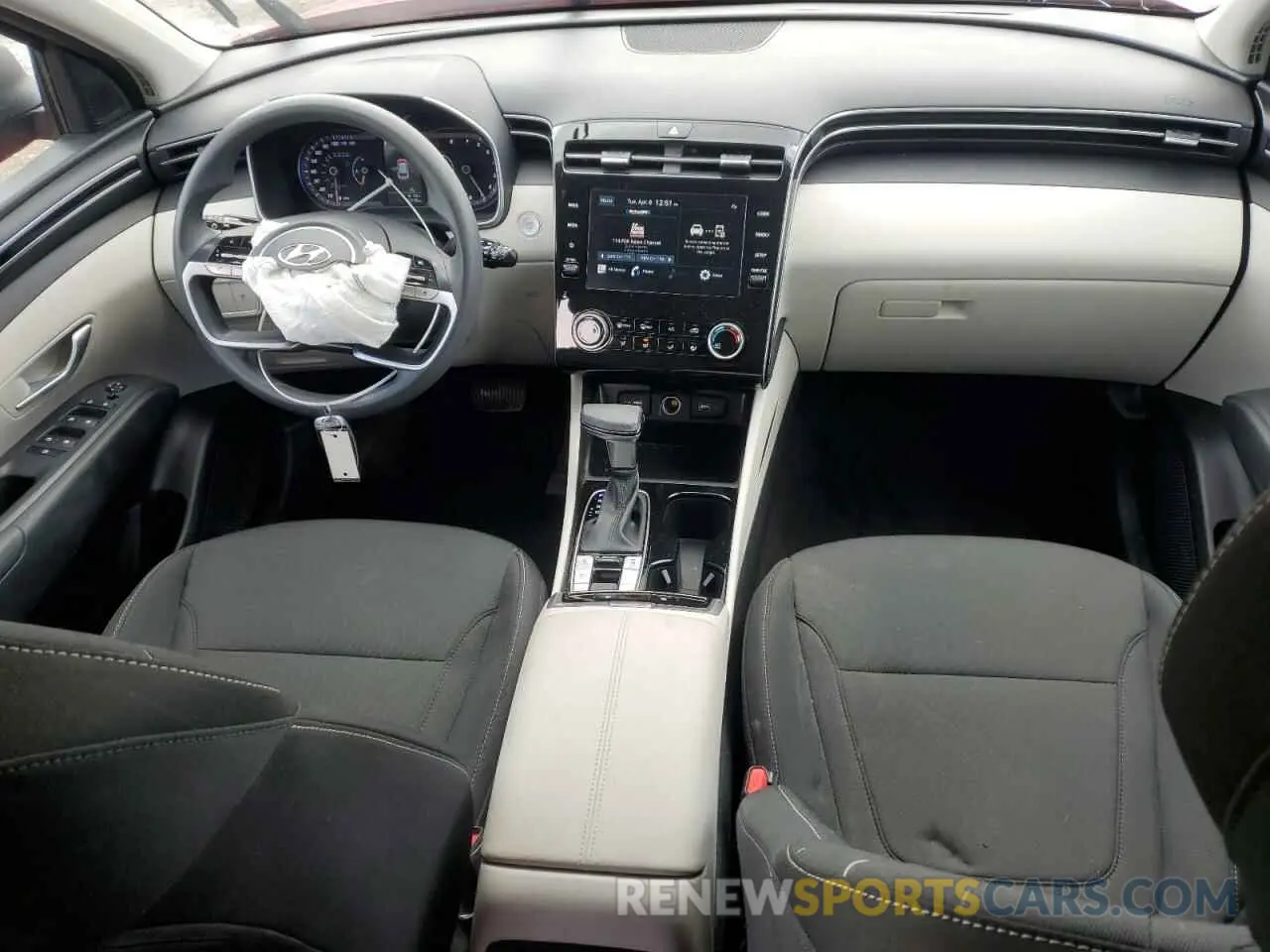 8 Photograph of a damaged car 5NMJBCAE9NH157088 HYUNDAI TUCSON 2022