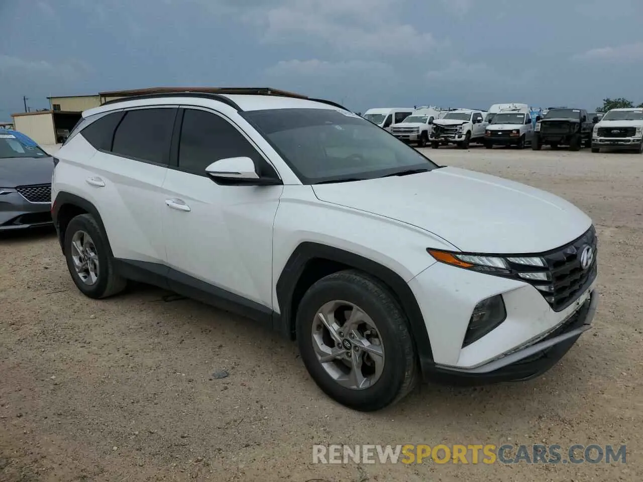 4 Photograph of a damaged car 5NMJBCAEXNH131003 HYUNDAI TUCSON 2022