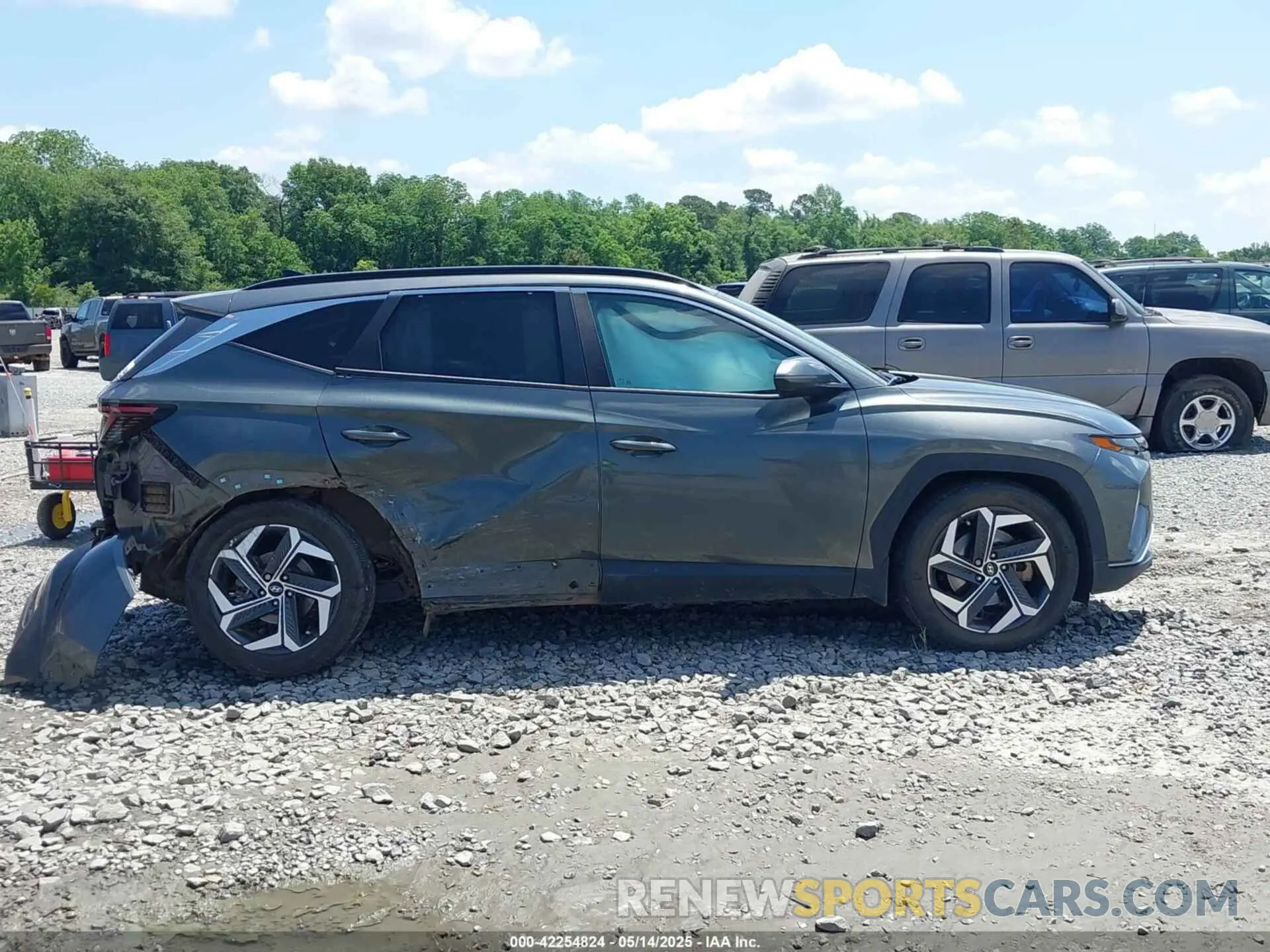 13 Photograph of a damaged car 5NMJC3AE2NH135334 HYUNDAI TUCSON 2022