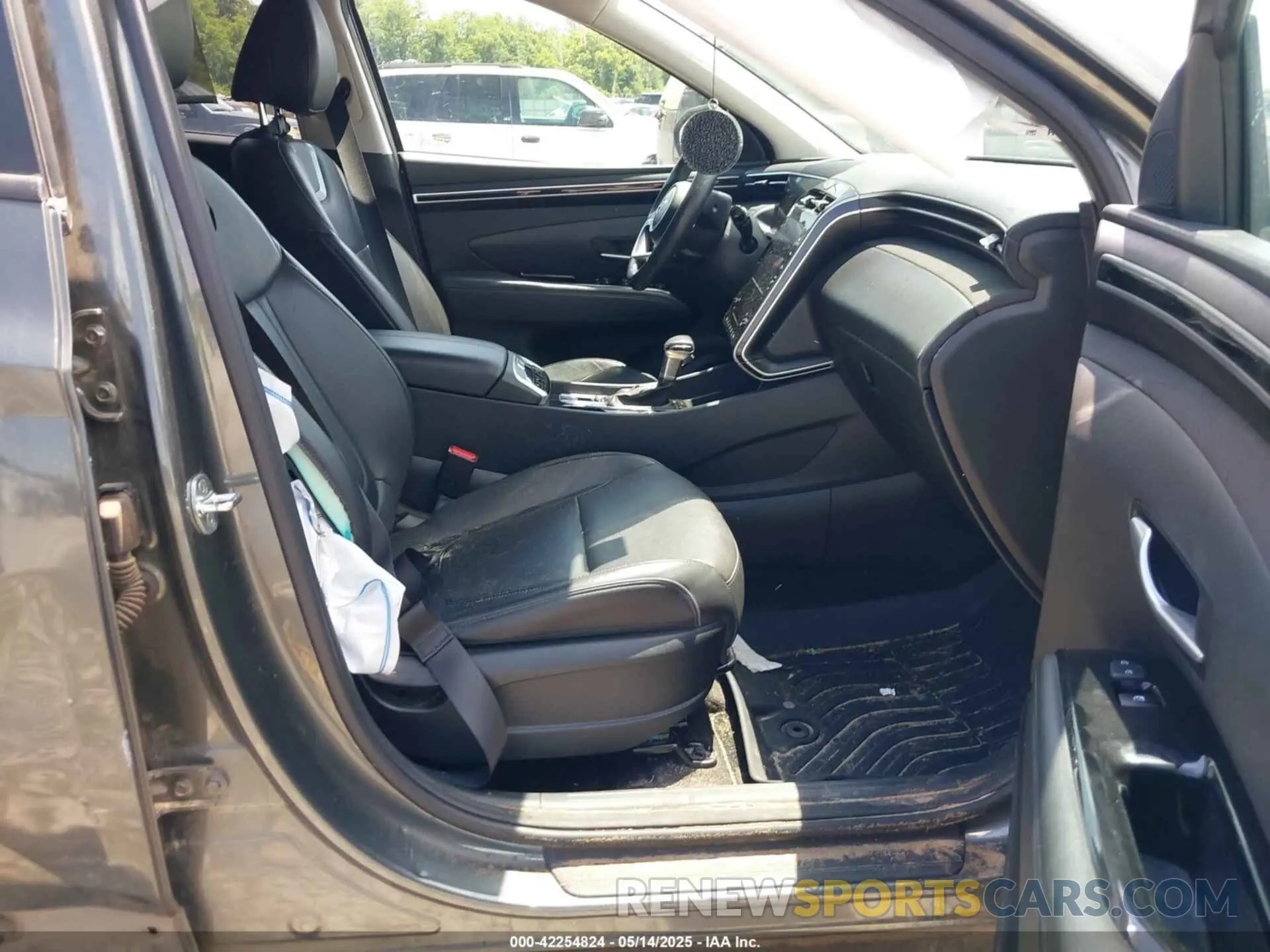 5 Photograph of a damaged car 5NMJC3AE2NH135334 HYUNDAI TUCSON 2022