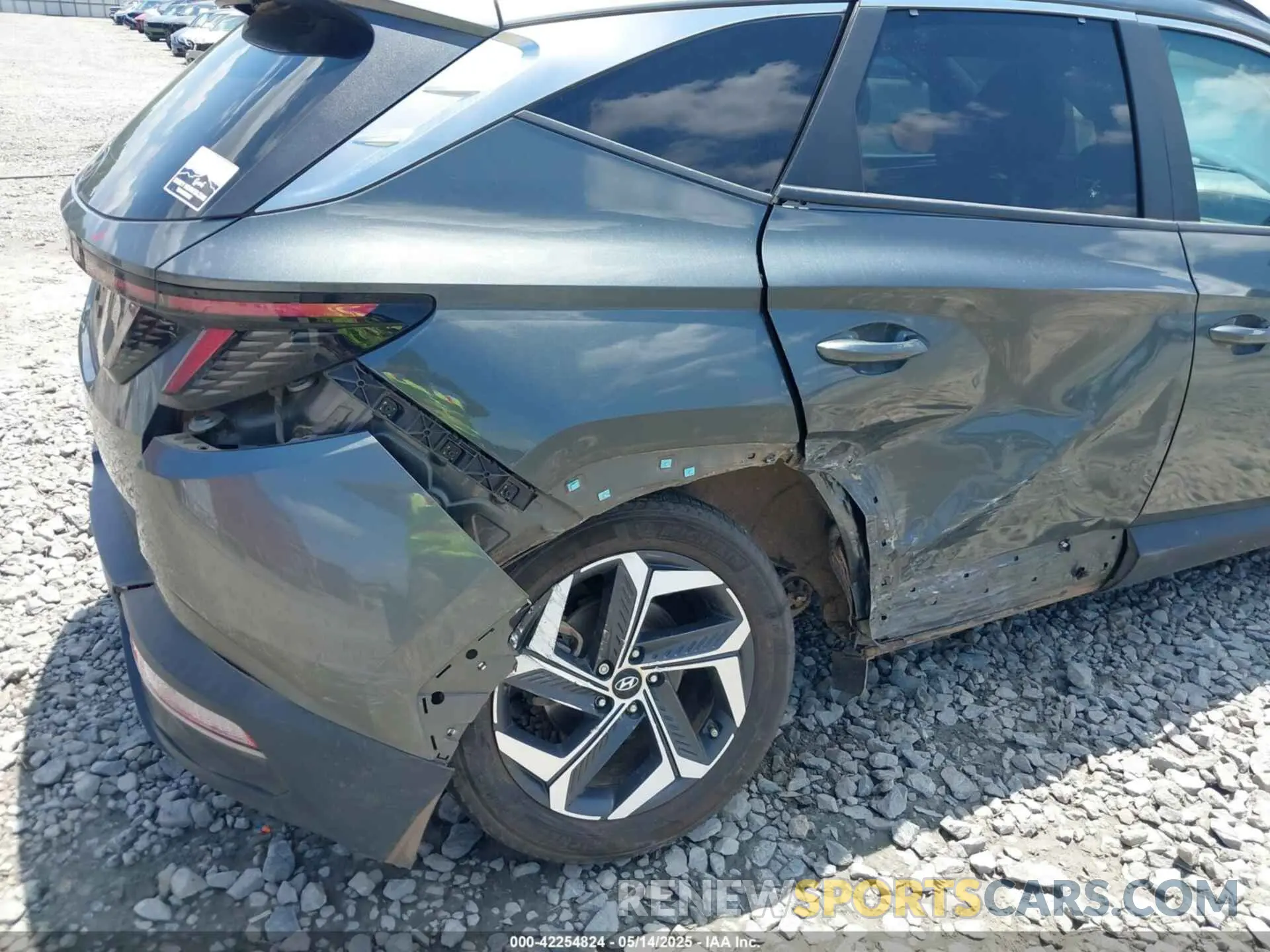 6 Photograph of a damaged car 5NMJC3AE2NH135334 HYUNDAI TUCSON 2022