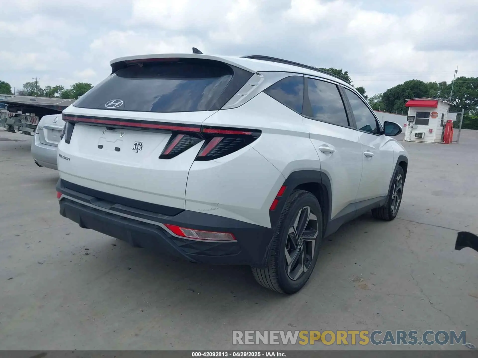 4 Фотография поврежденного автомобиля 5NMJC3AE4NH120656 HYUNDAI TUCSON 2022