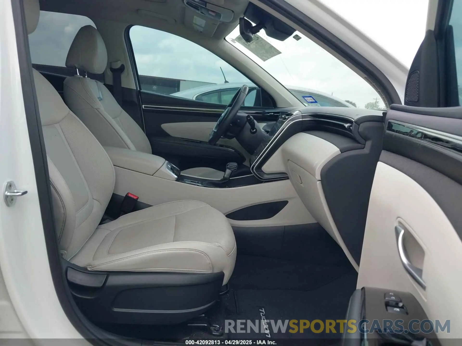 5 Фотография поврежденного автомобиля 5NMJC3AE4NH120656 HYUNDAI TUCSON 2022