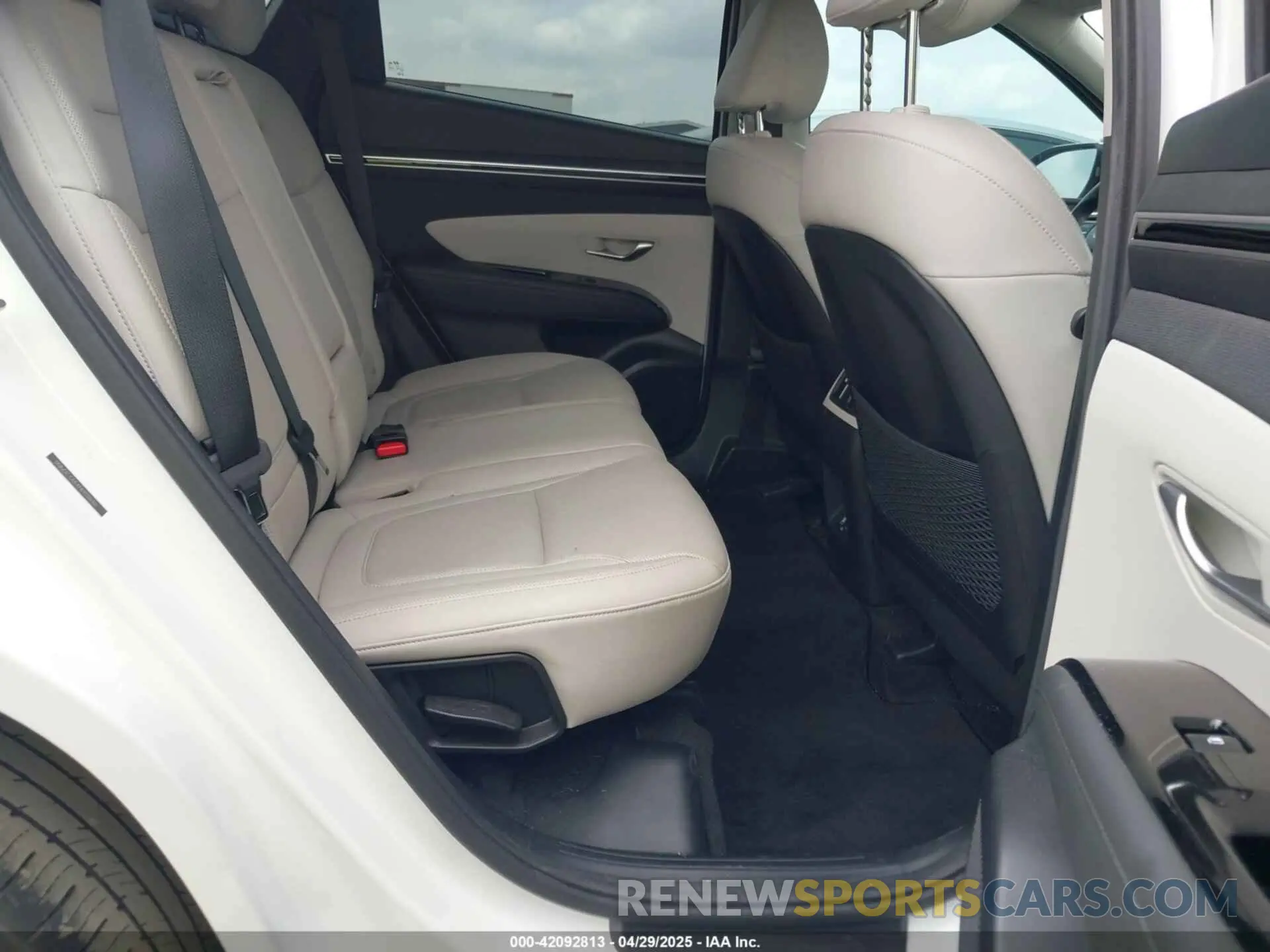 8 Фотография поврежденного автомобиля 5NMJC3AE4NH120656 HYUNDAI TUCSON 2022