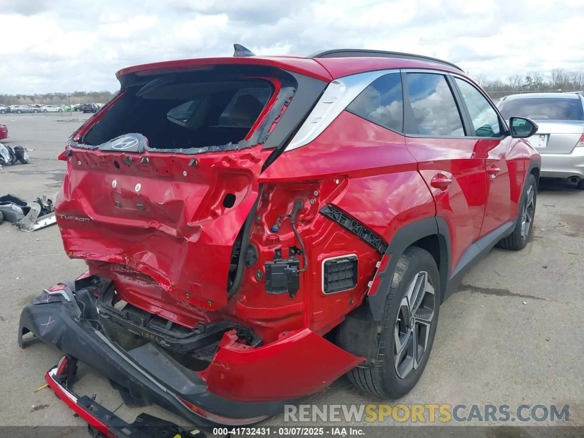 4 Photograph of a damaged car 5NMJC3AE7NH094392 HYUNDAI TUCSON 2022