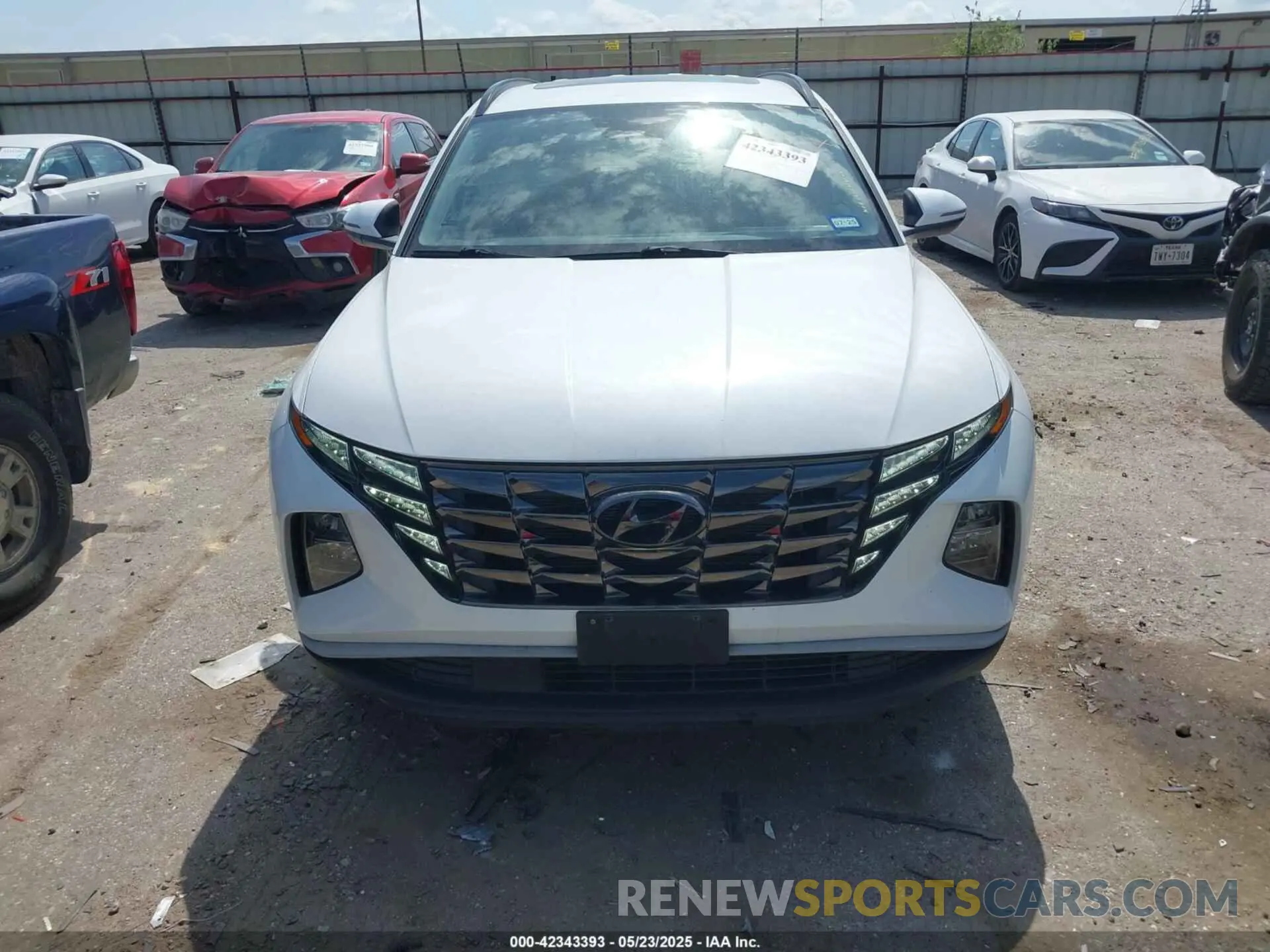 12 Photograph of a damaged car 5NMJC3AE8NH154776 HYUNDAI TUCSON 2022