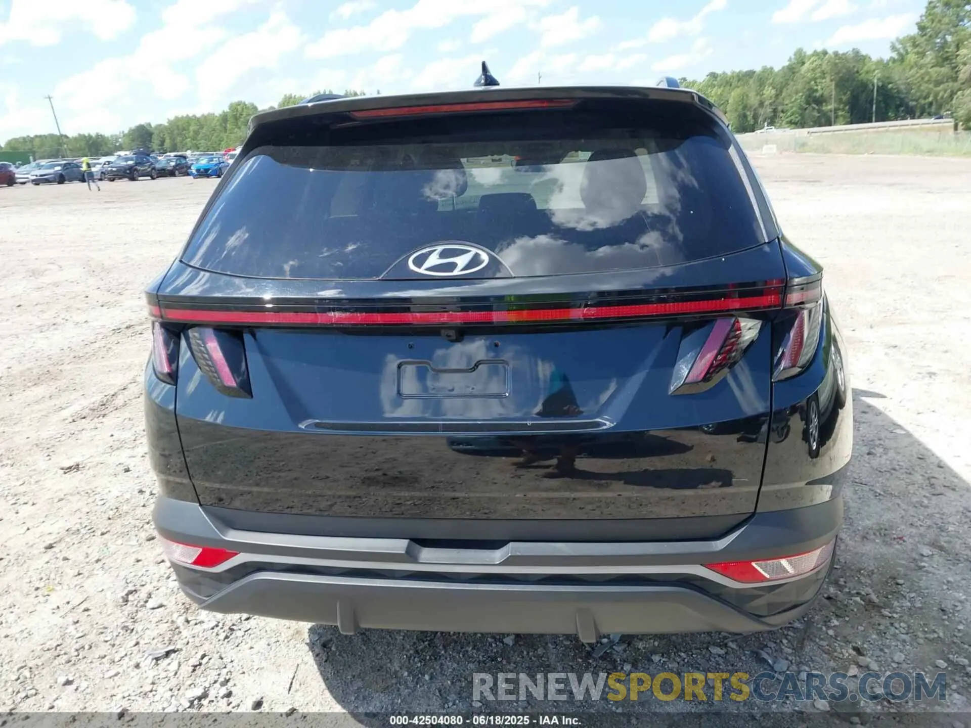 17 Photograph of a damaged car 5NMJC3AE9NH065265 HYUNDAI TUCSON 2022