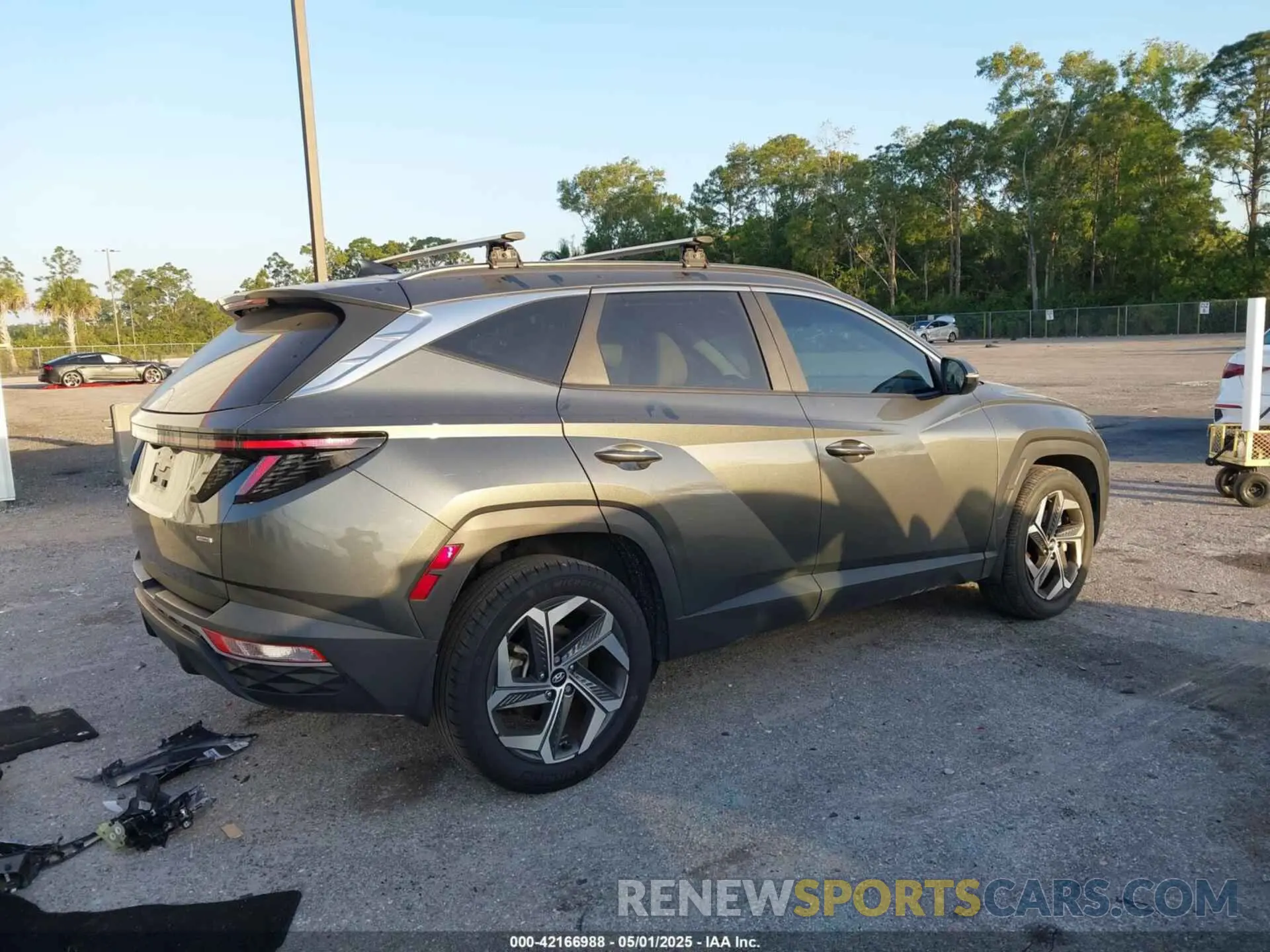 4 Photograph of a damaged car 5NMJCCAE0NH149457 HYUNDAI TUCSON 2022