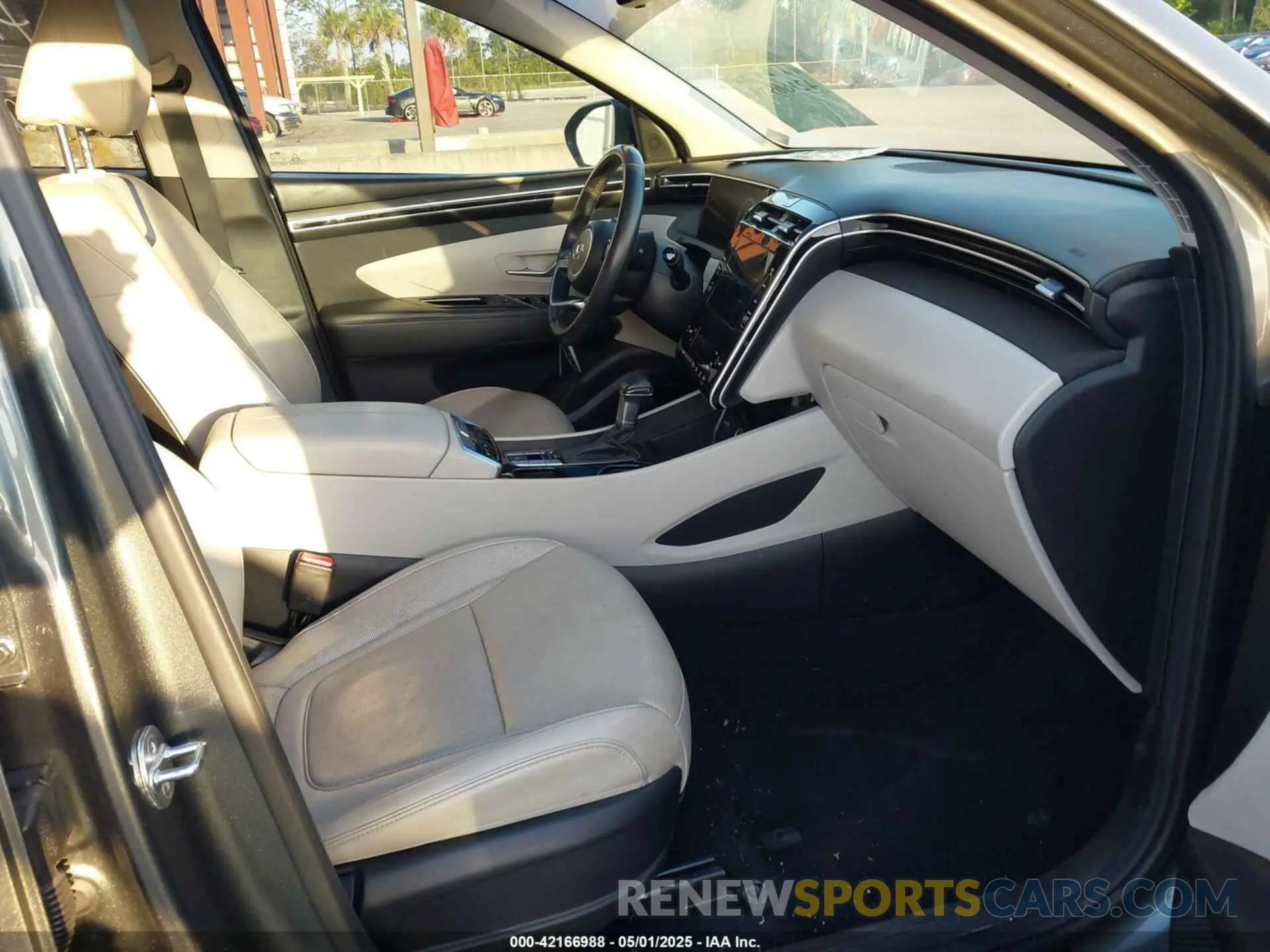 5 Photograph of a damaged car 5NMJCCAE0NH149457 HYUNDAI TUCSON 2022