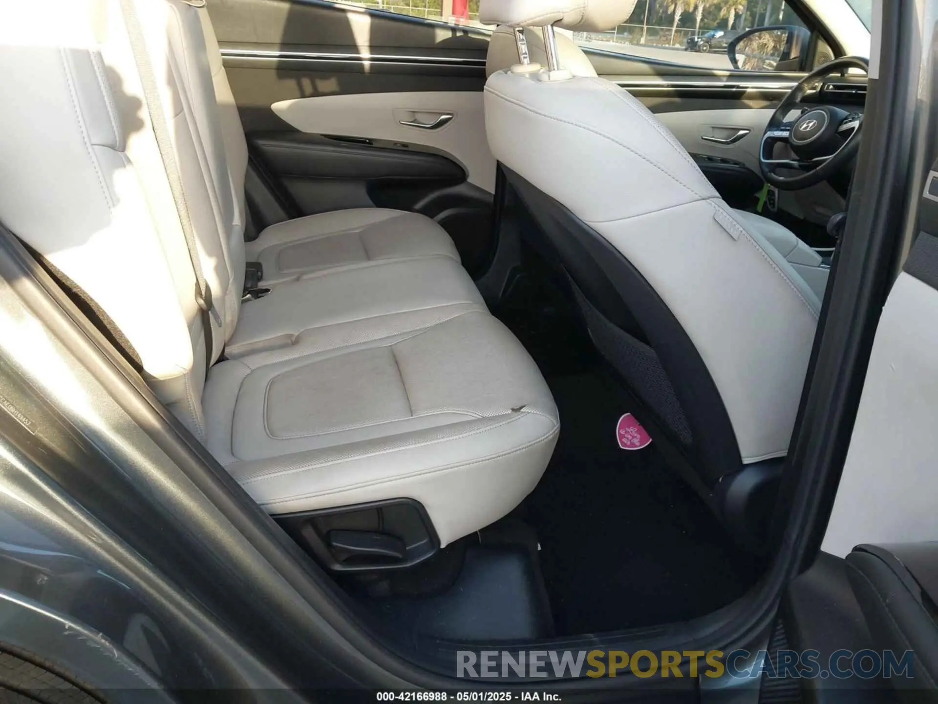 8 Photograph of a damaged car 5NMJCCAE0NH149457 HYUNDAI TUCSON 2022