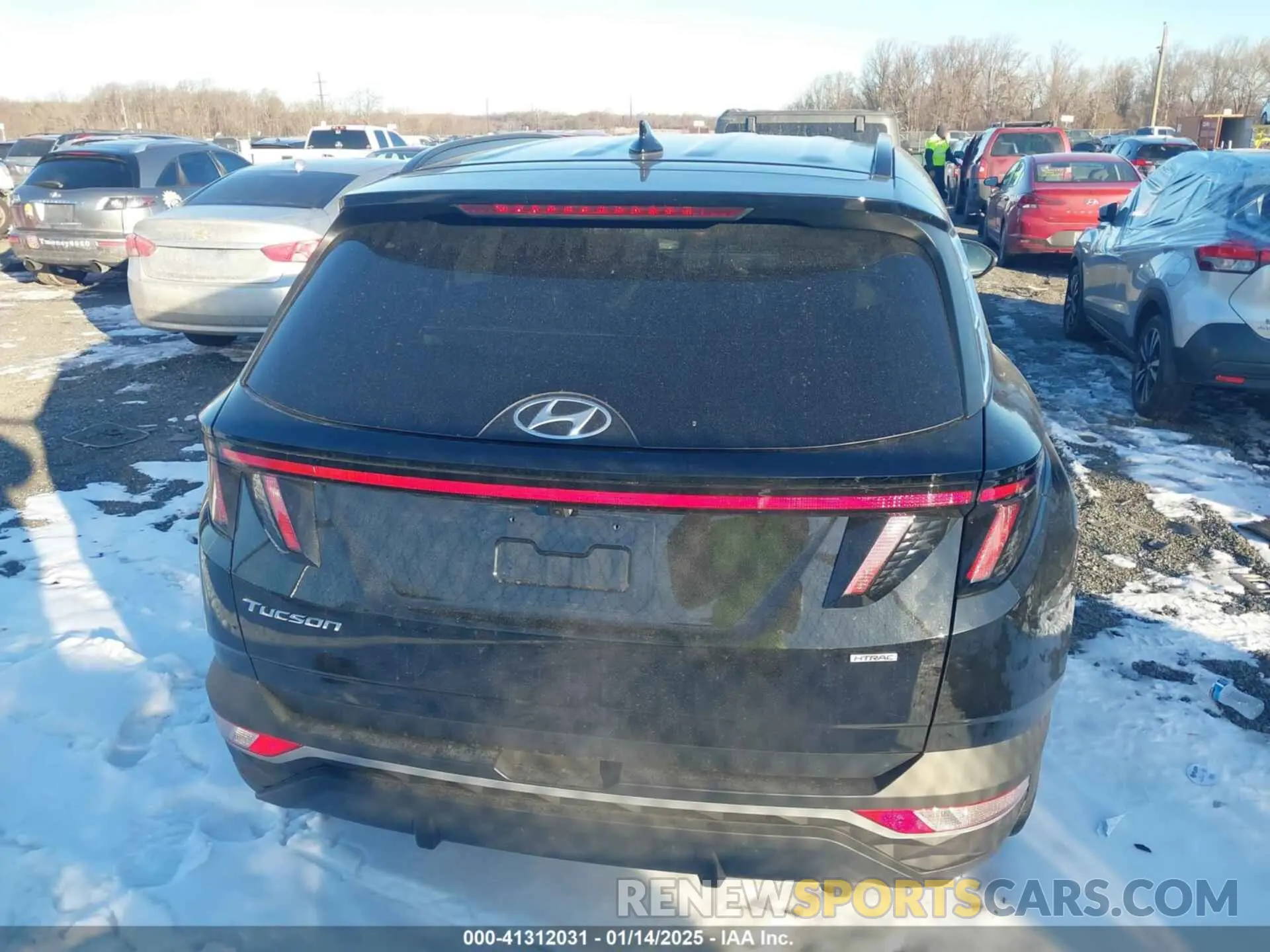 17 Photograph of a damaged car 5NMJCCAE4NH039074 HYUNDAI TUCSON 2022