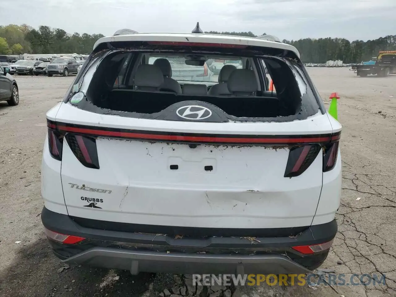6 Photograph of a damaged car 5NMJE3AE0NH025635 HYUNDAI TUCSON 2022