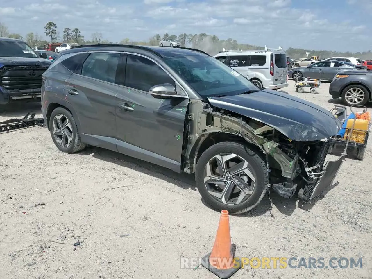 4 Photograph of a damaged car 5NMJE3AE1NH050091 HYUNDAI TUCSON 2022