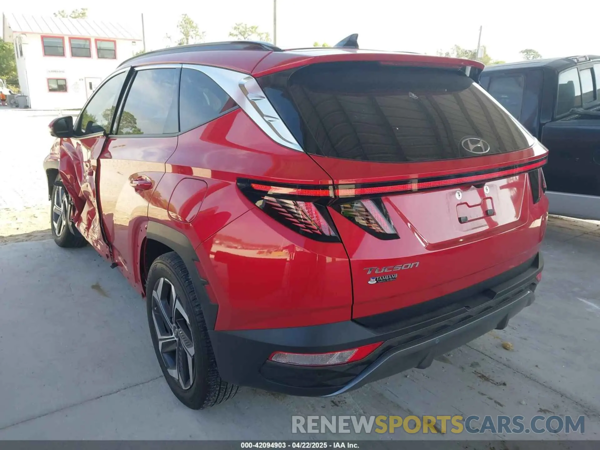 3 Photograph of a damaged car 5NMJE3AE3NH142738 HYUNDAI TUCSON 2022