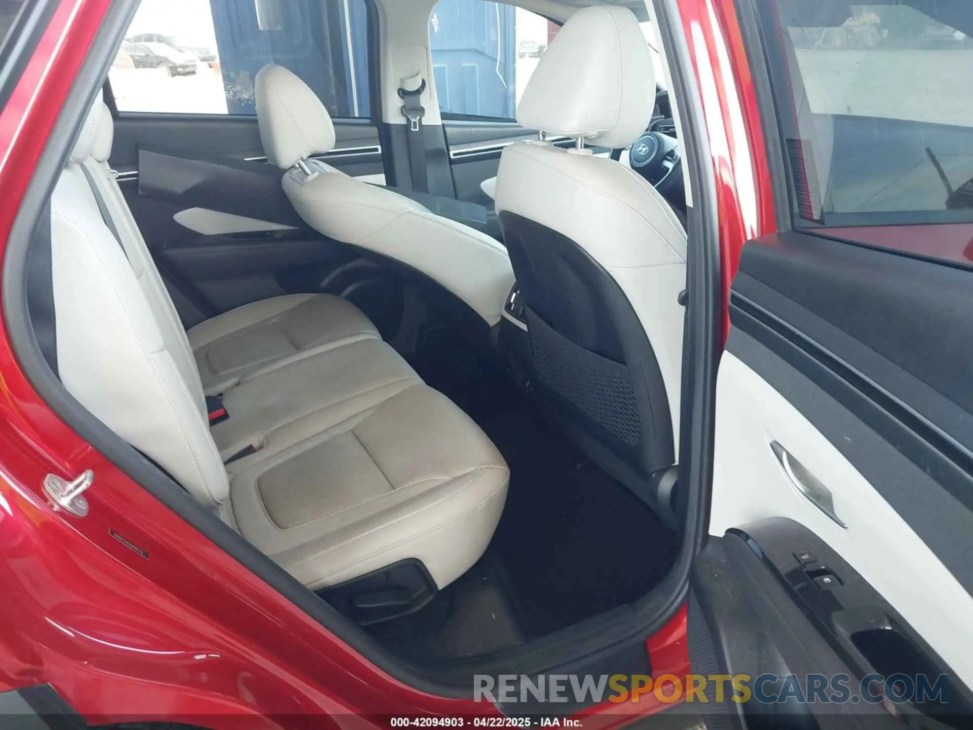 8 Photograph of a damaged car 5NMJE3AE3NH142738 HYUNDAI TUCSON 2022