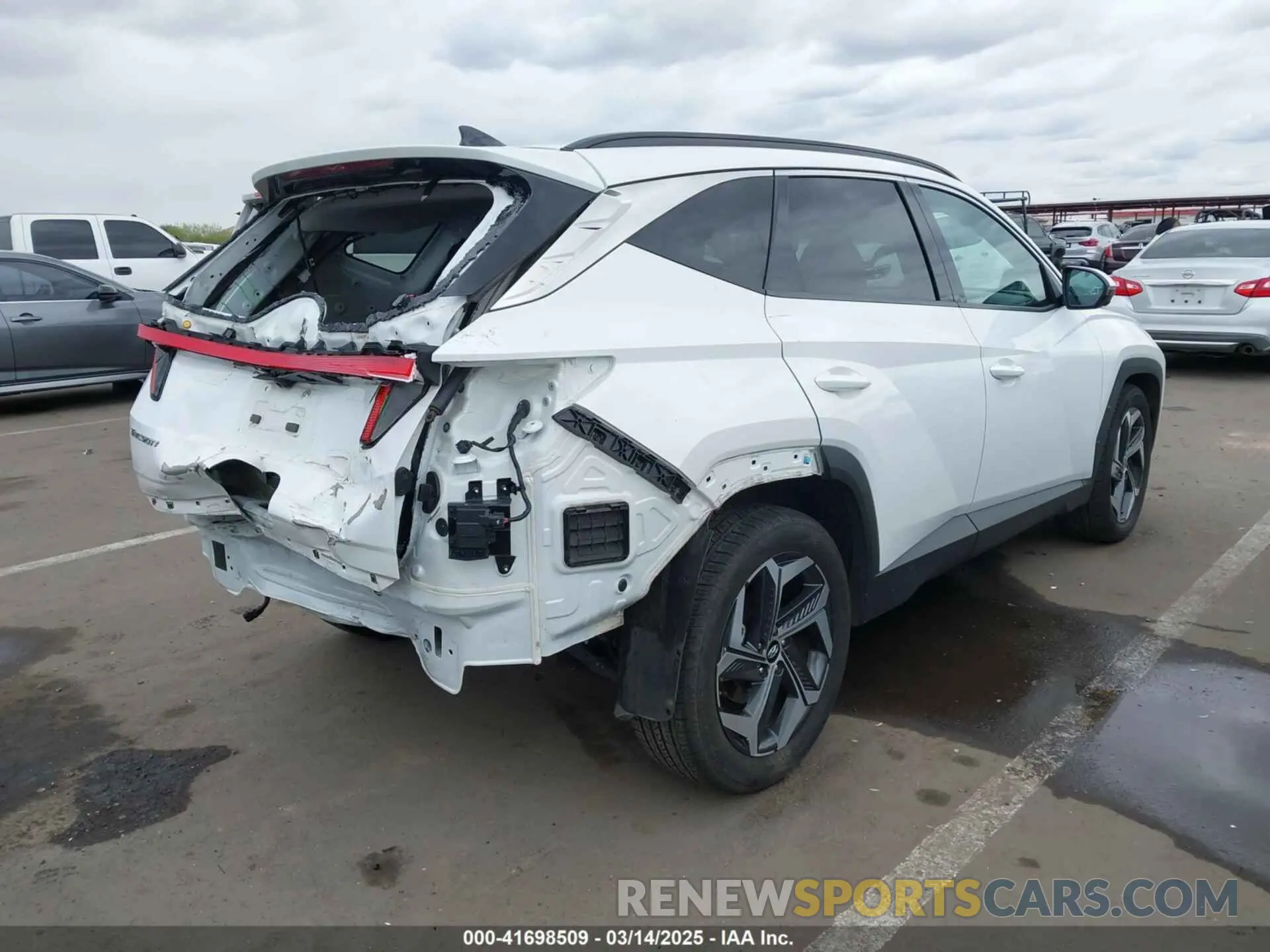 4 Photograph of a damaged car 5NMJE3AE6NH013862 HYUNDAI TUCSON 2022