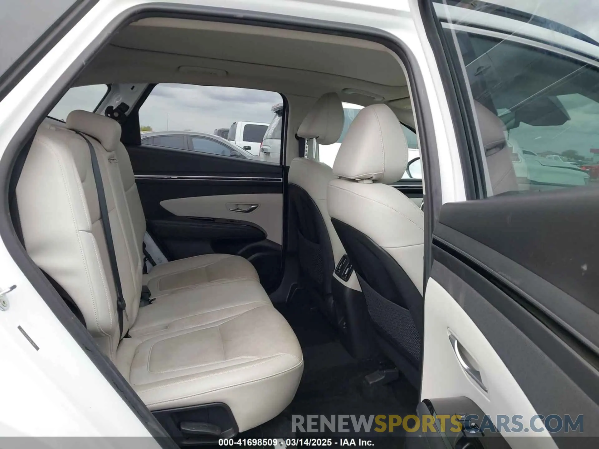 8 Photograph of a damaged car 5NMJE3AE6NH013862 HYUNDAI TUCSON 2022