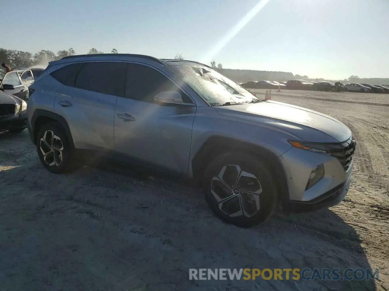 4 Photograph of a damaged car 5NMJE3AE8NH024653 HYUNDAI TUCSON 2022