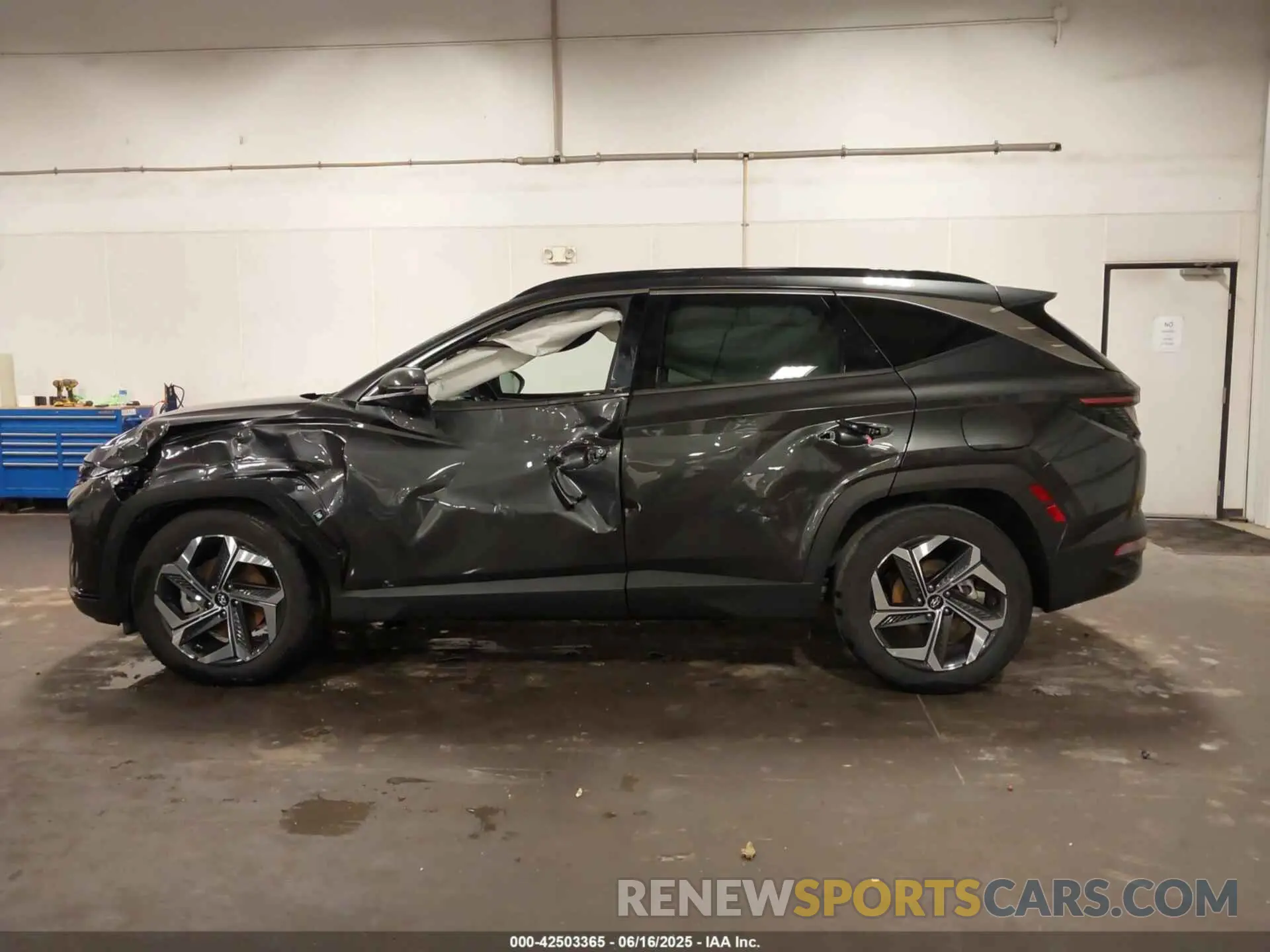14 Photograph of a damaged car 5NMJE3AE8NH025074 HYUNDAI TUCSON 2022