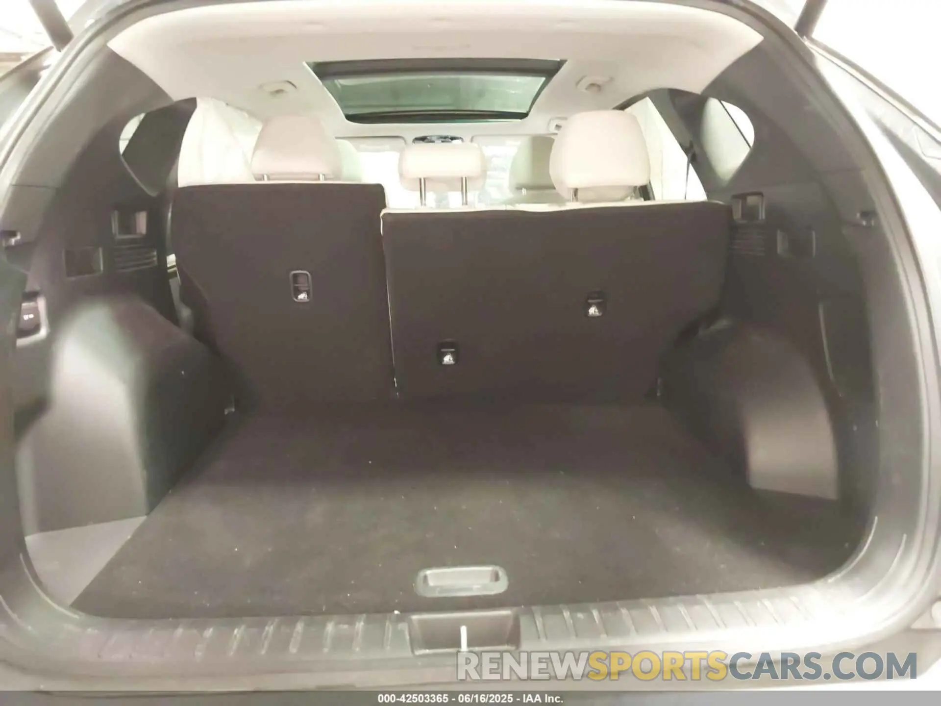 17 Photograph of a damaged car 5NMJE3AE8NH025074 HYUNDAI TUCSON 2022