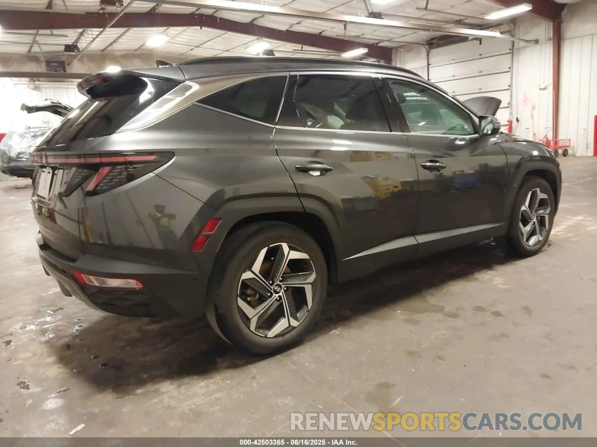 4 Photograph of a damaged car 5NMJE3AE8NH025074 HYUNDAI TUCSON 2022