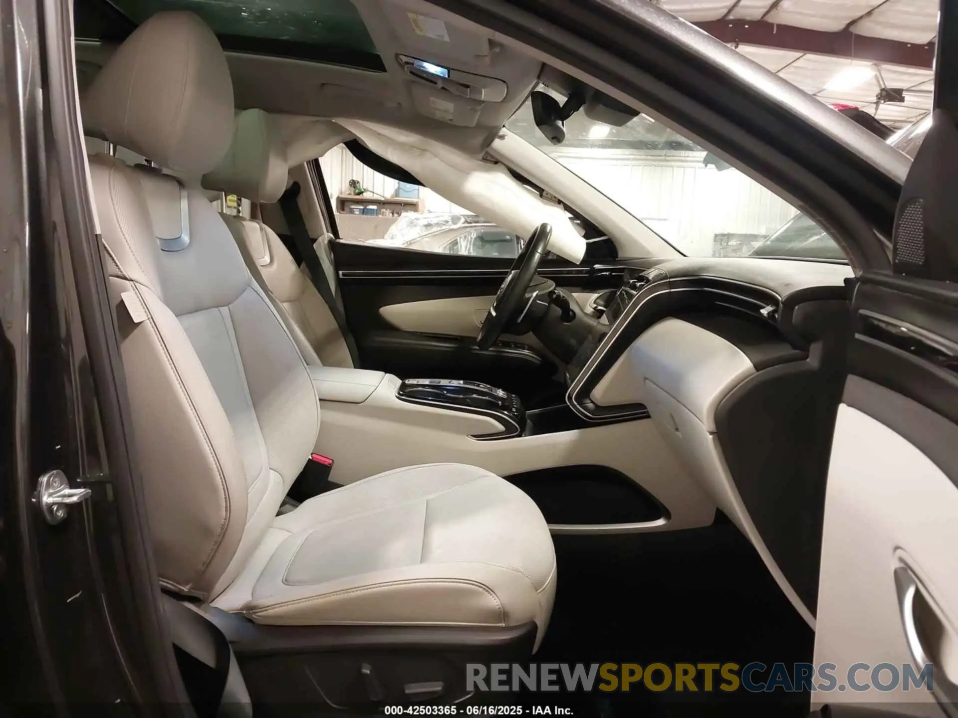 5 Photograph of a damaged car 5NMJE3AE8NH025074 HYUNDAI TUCSON 2022