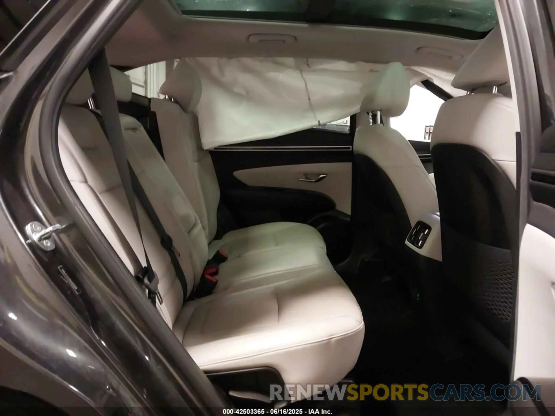 8 Photograph of a damaged car 5NMJE3AE8NH025074 HYUNDAI TUCSON 2022