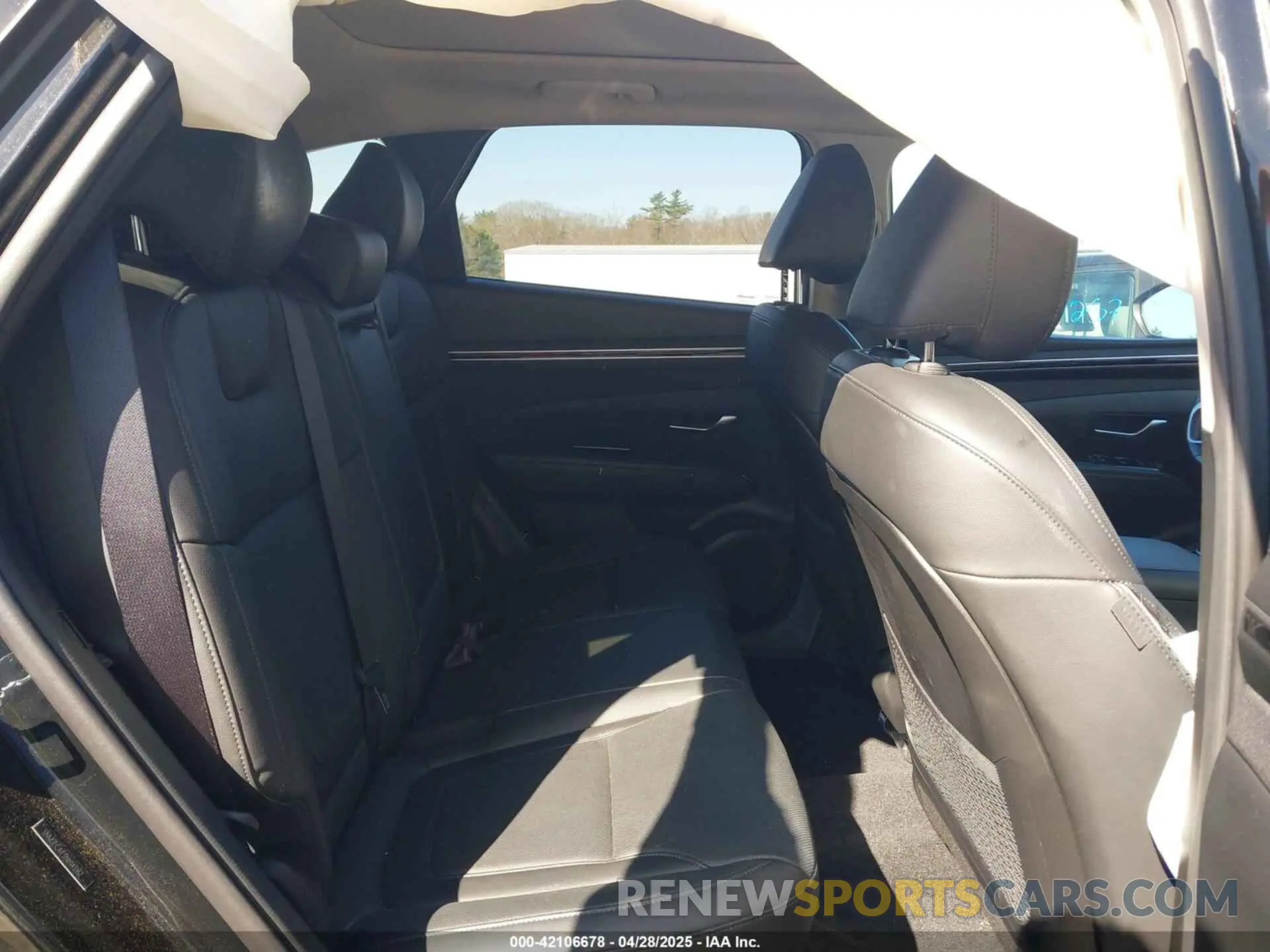 8 Photograph of a damaged car 5NMJECAE3NH143162 HYUNDAI TUCSON 2022
