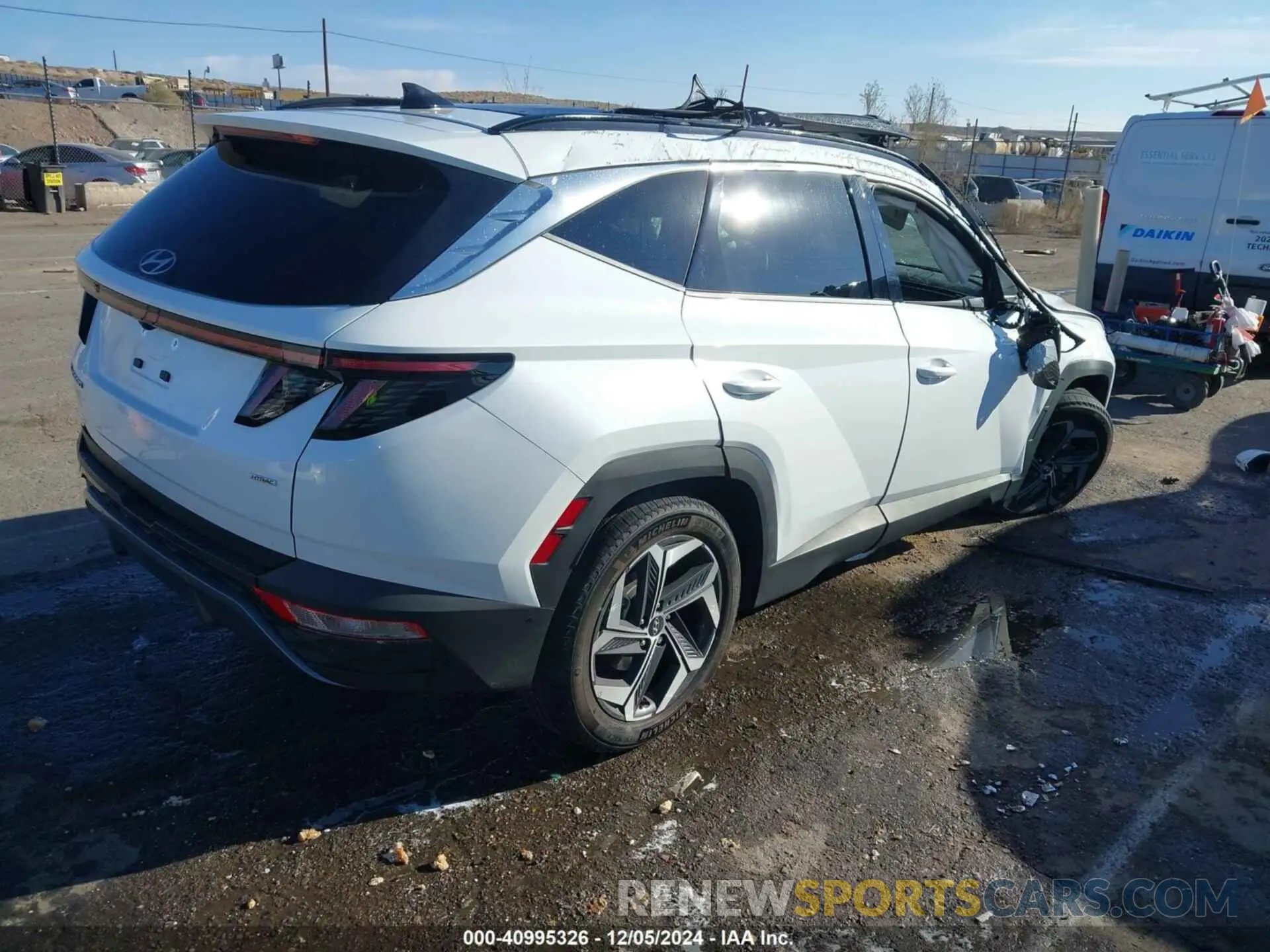 4 Photograph of a damaged car 5NMJECAE5NH027087 HYUNDAI TUCSON 2022