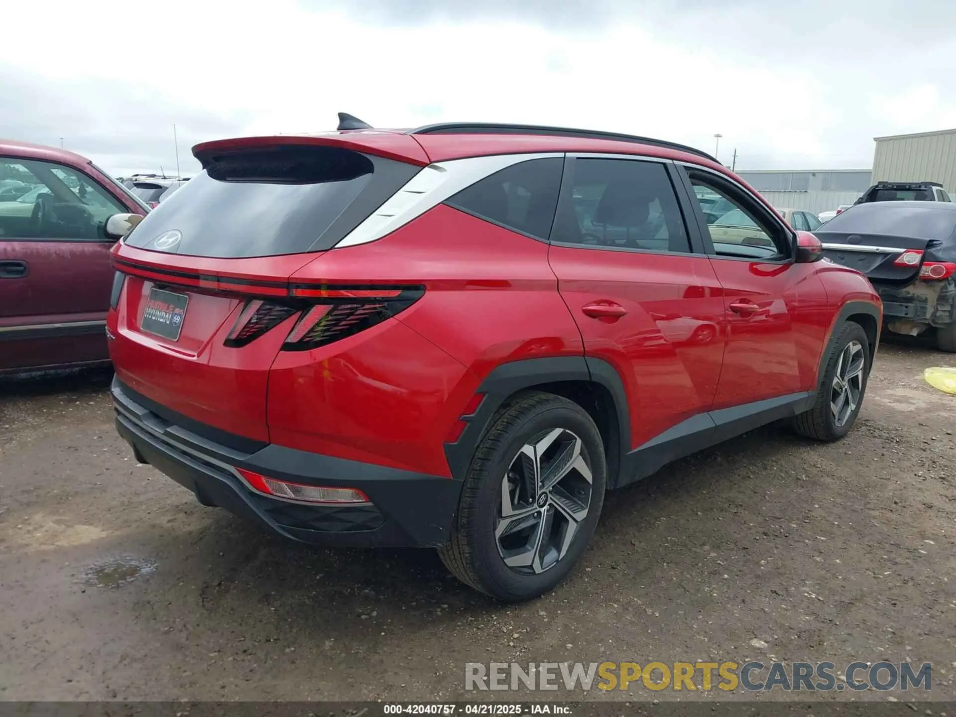 4 Photograph of a damaged car 5NMJF3AE2NH063462 HYUNDAI TUCSON 2022