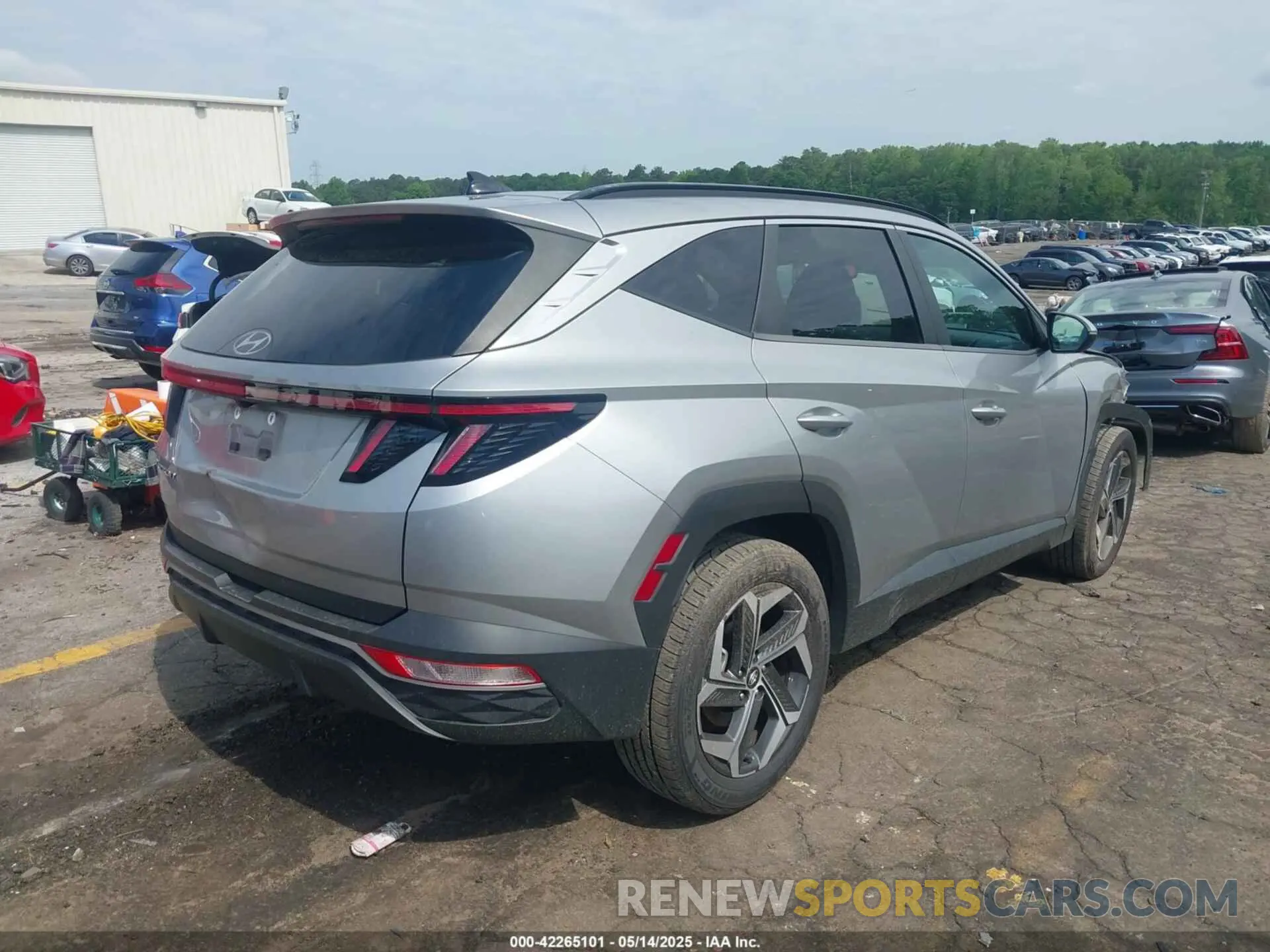 4 Photograph of a damaged car 5NMJF3AE2NH085753 HYUNDAI TUCSON 2022