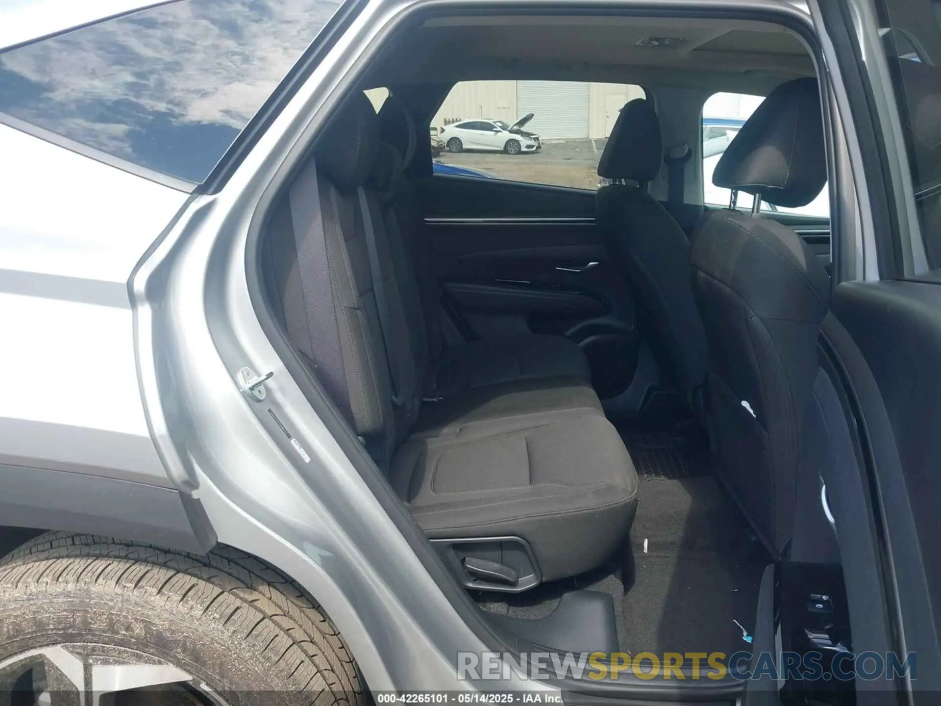 8 Photograph of a damaged car 5NMJF3AE2NH085753 HYUNDAI TUCSON 2022