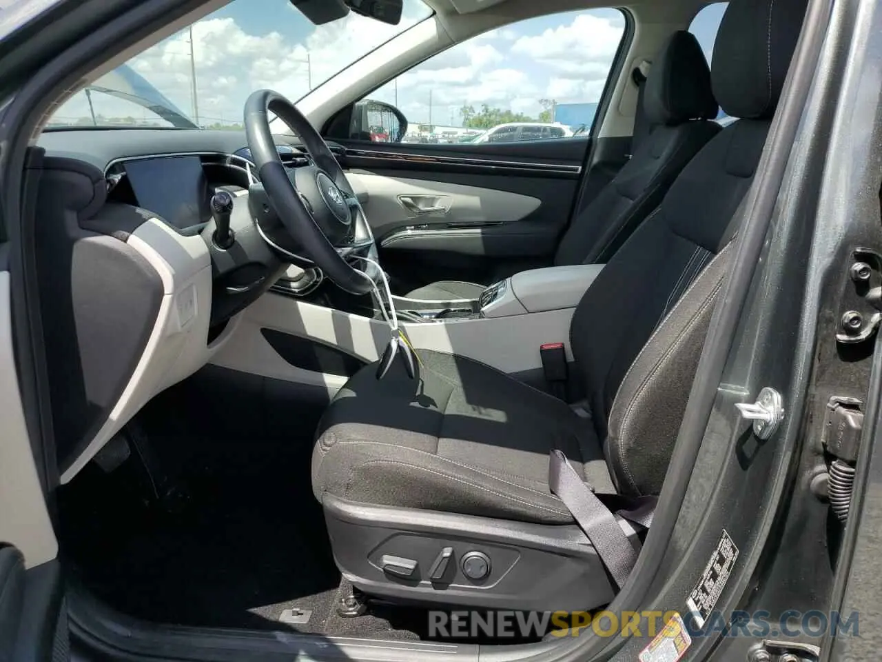 7 Photograph of a damaged car 5NMJF3AE3NH067374 HYUNDAI TUCSON 2022