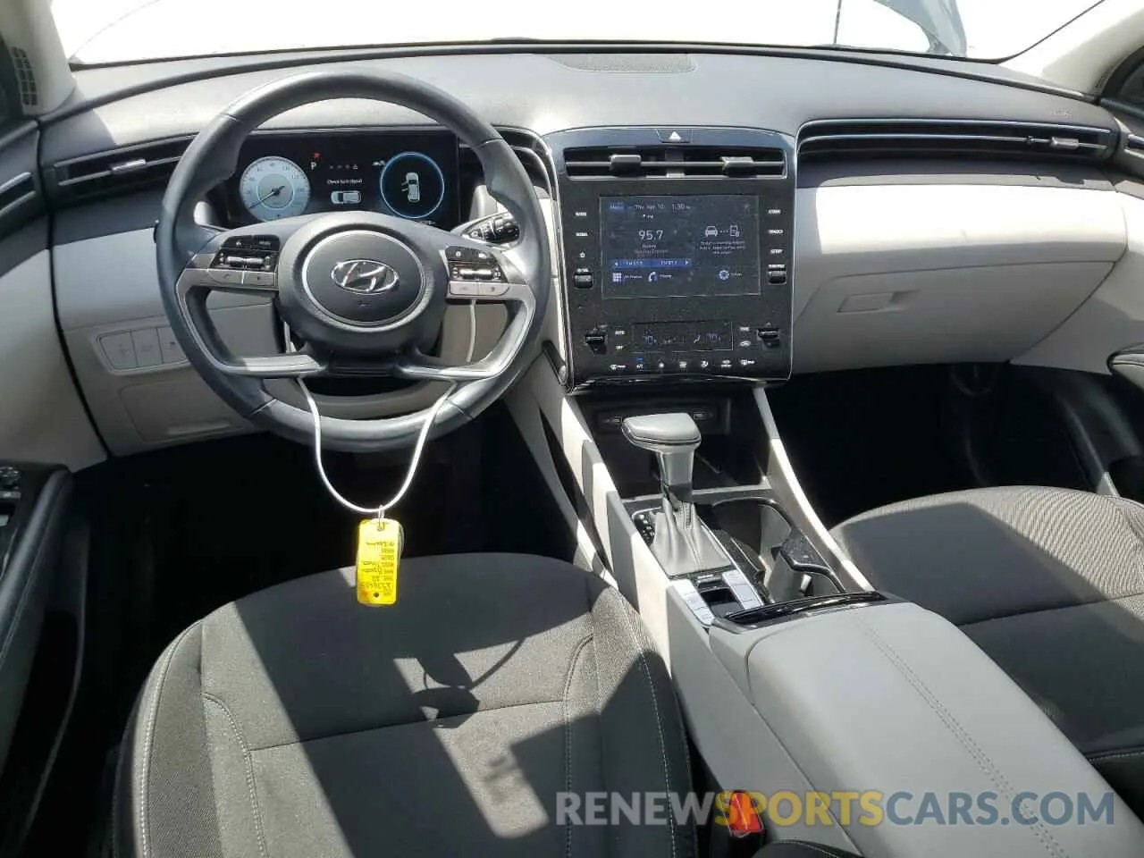 8 Photograph of a damaged car 5NMJF3AE3NH067374 HYUNDAI TUCSON 2022