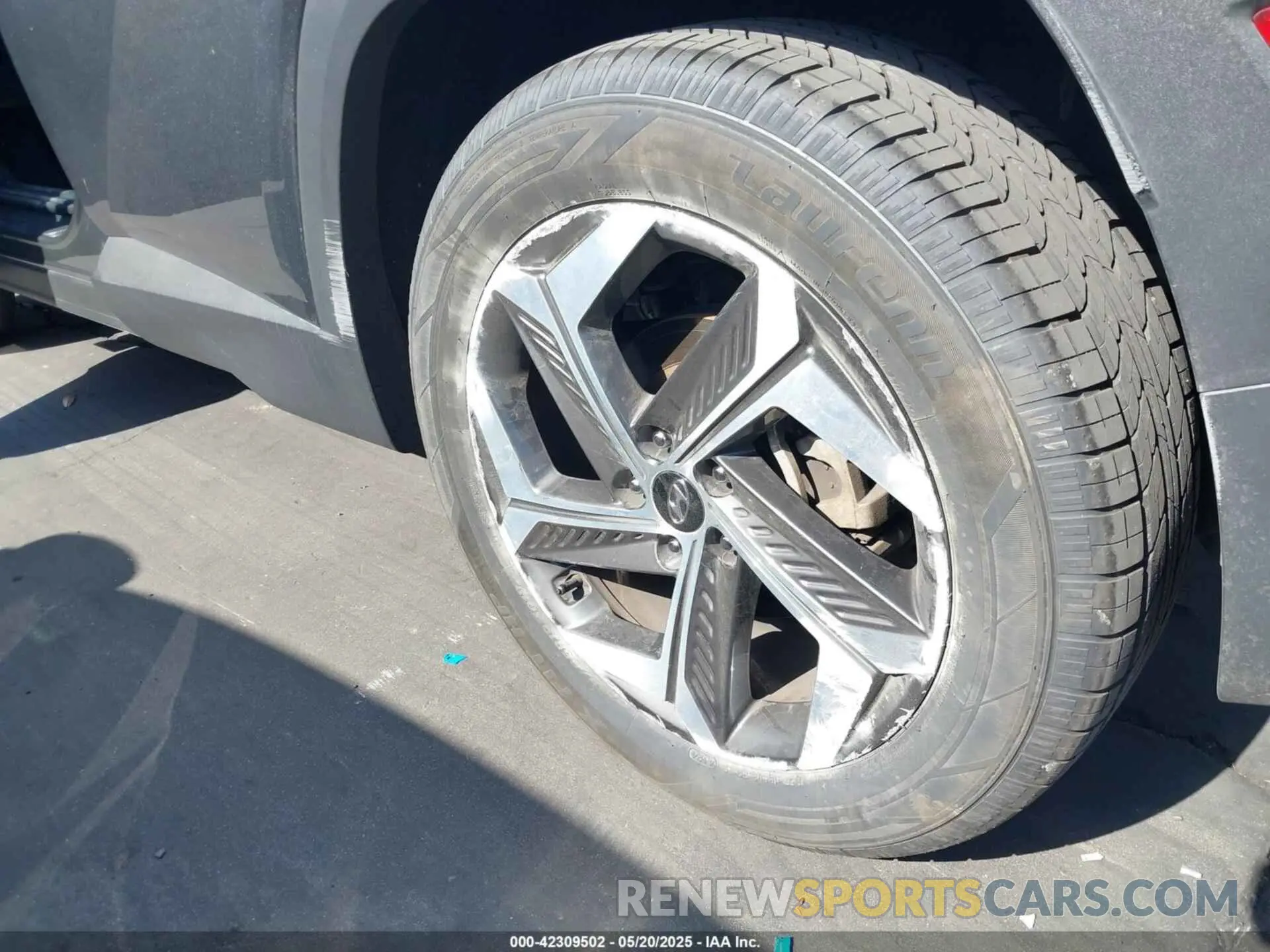 17 Photograph of a damaged car 5NMJF3AE6NH133724 HYUNDAI TUCSON 2022
