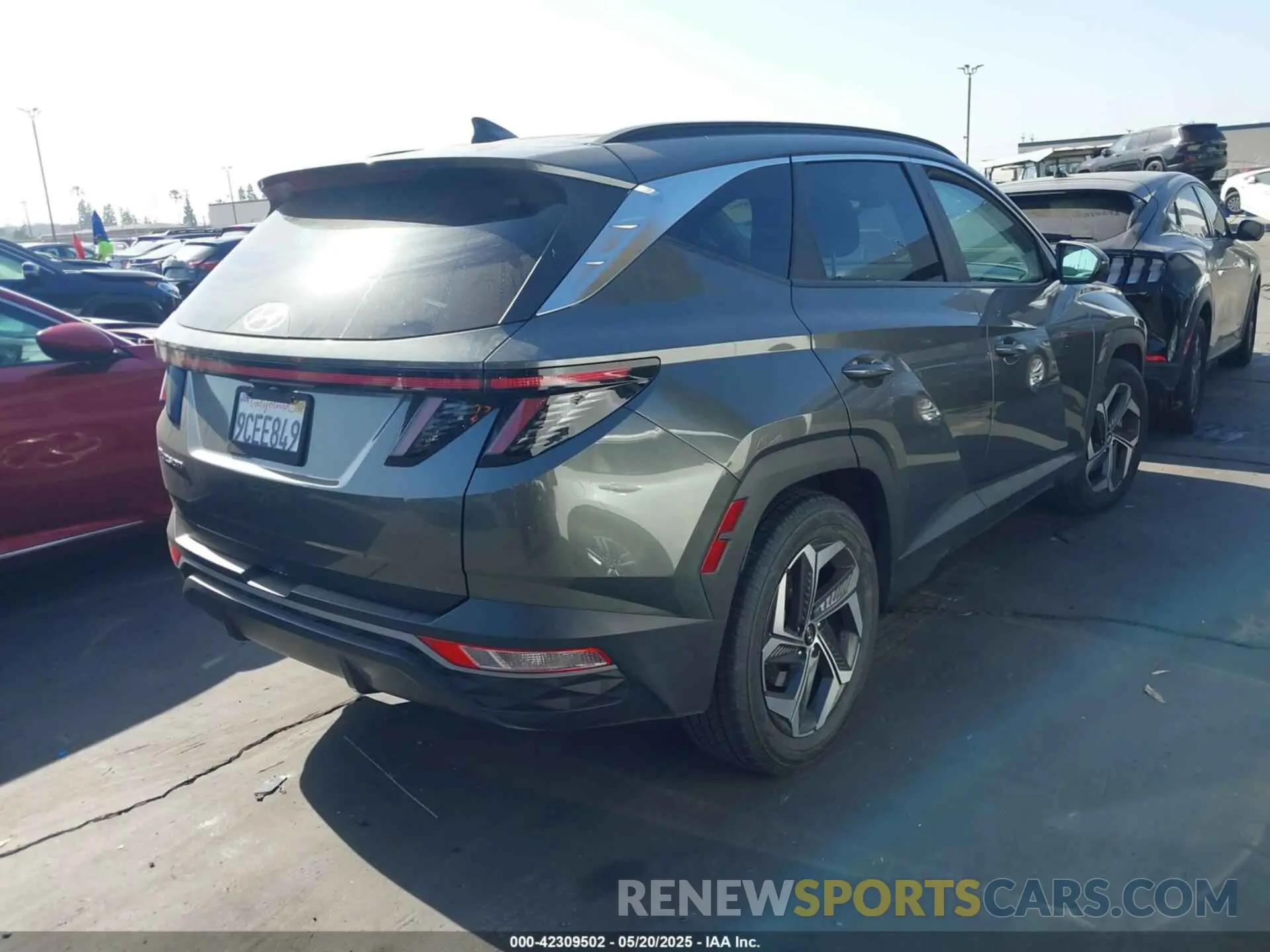 4 Photograph of a damaged car 5NMJF3AE6NH133724 HYUNDAI TUCSON 2022