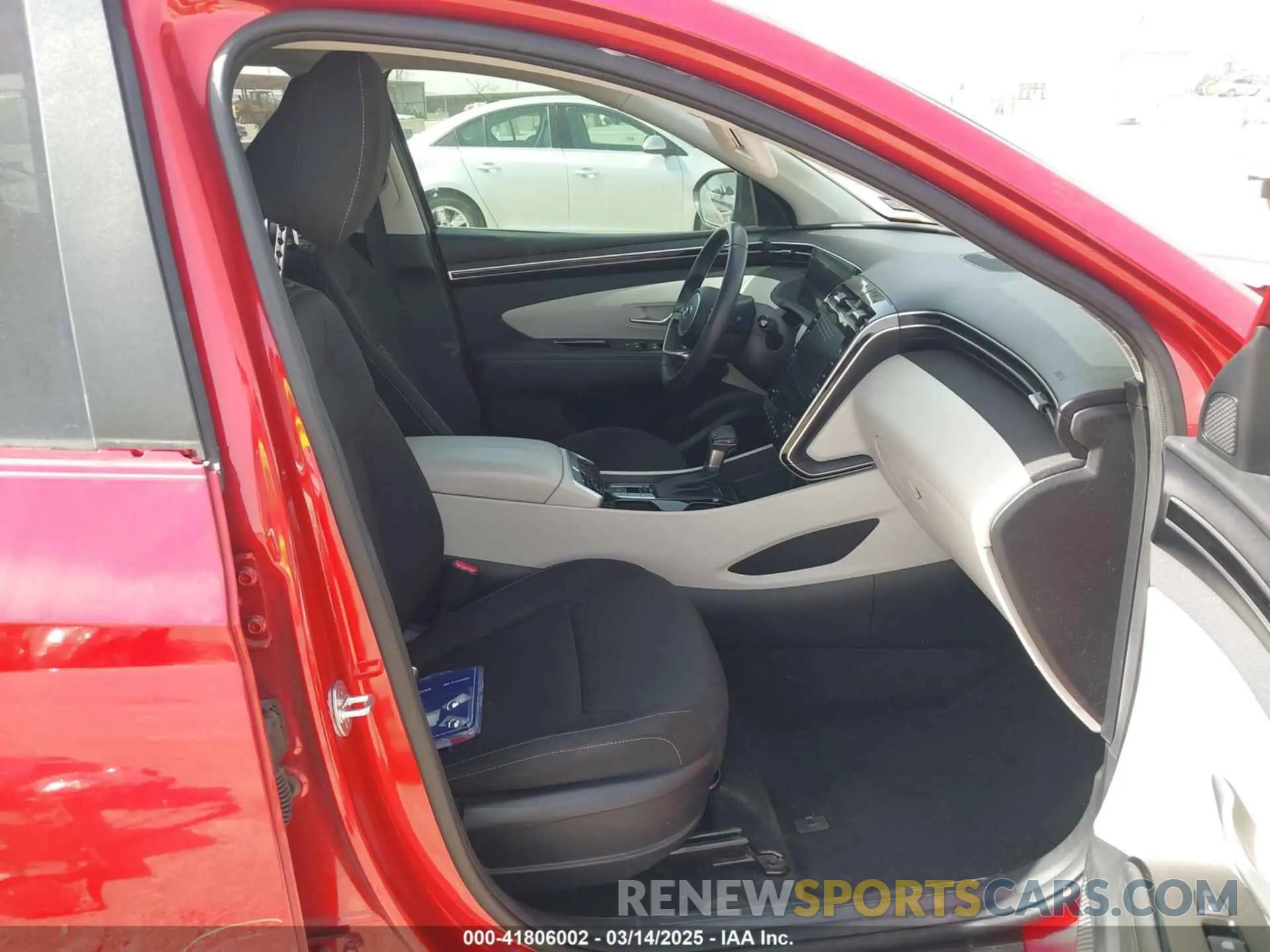 5 Photograph of a damaged car 5NMJF3AE9NH083501 HYUNDAI TUCSON 2022
