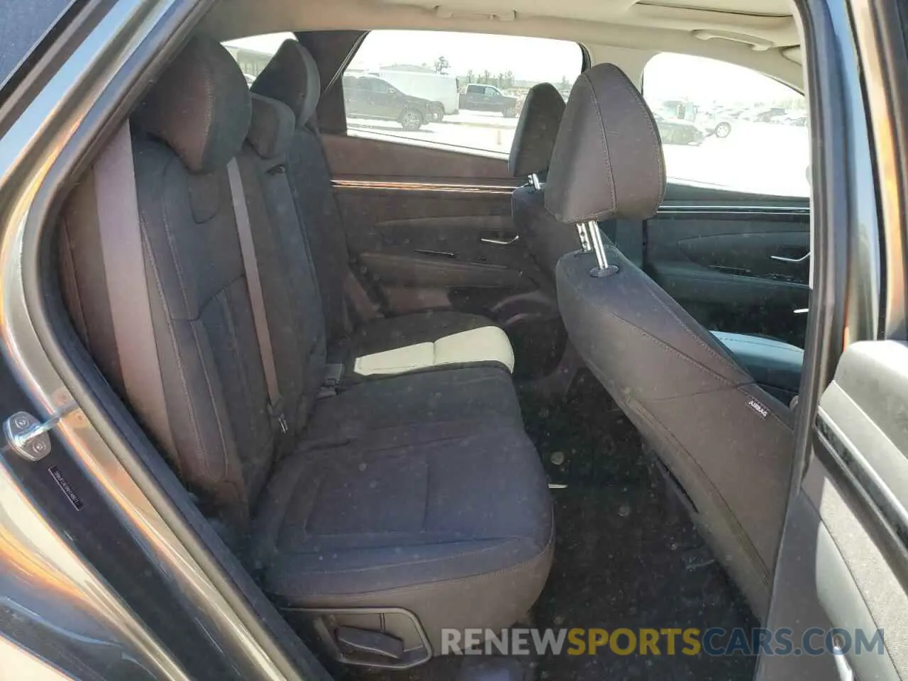 11 Photograph of a damaged car 5NMJFCAE6NH148871 HYUNDAI TUCSON 2022
