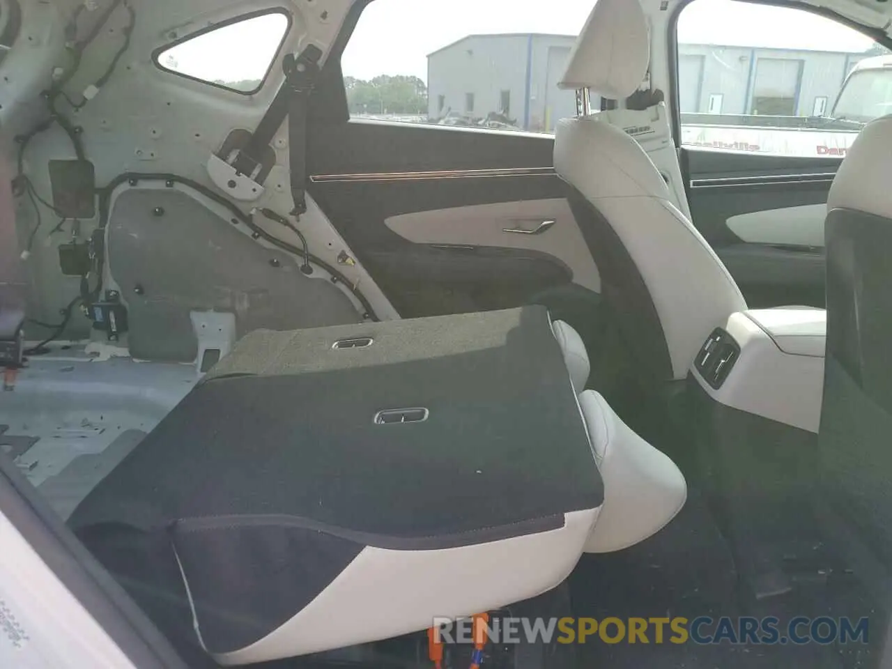 11 Photograph of a damaged car KM8JECA1XNU033288 HYUNDAI TUCSON 2022