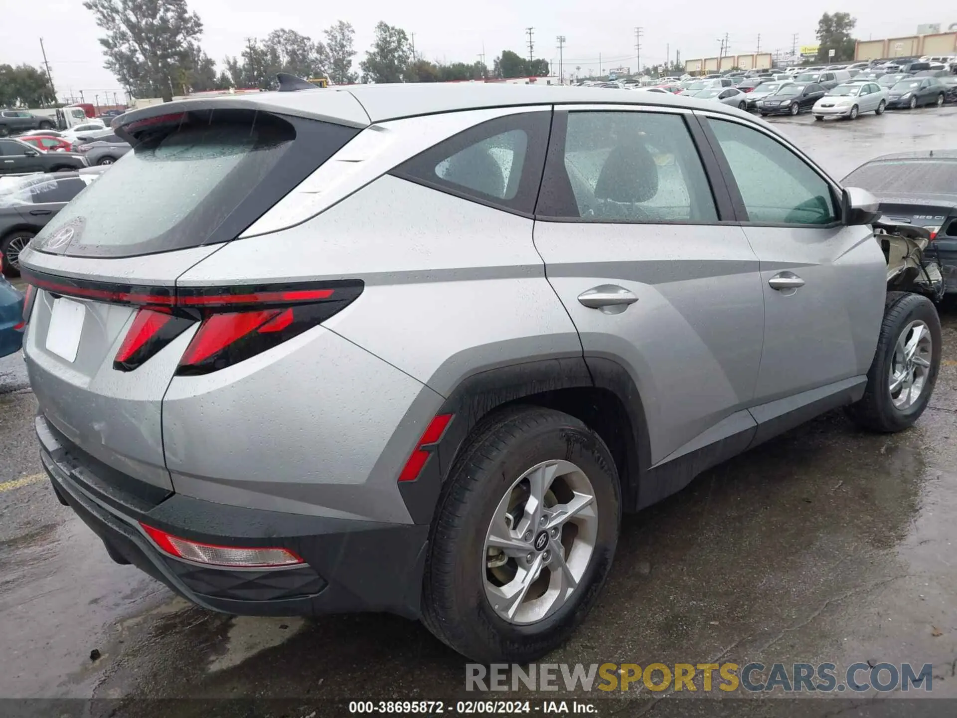 4 Photograph of a damaged car 5NMJA3AE2PH193484 HYUNDAI TUCSON 2023