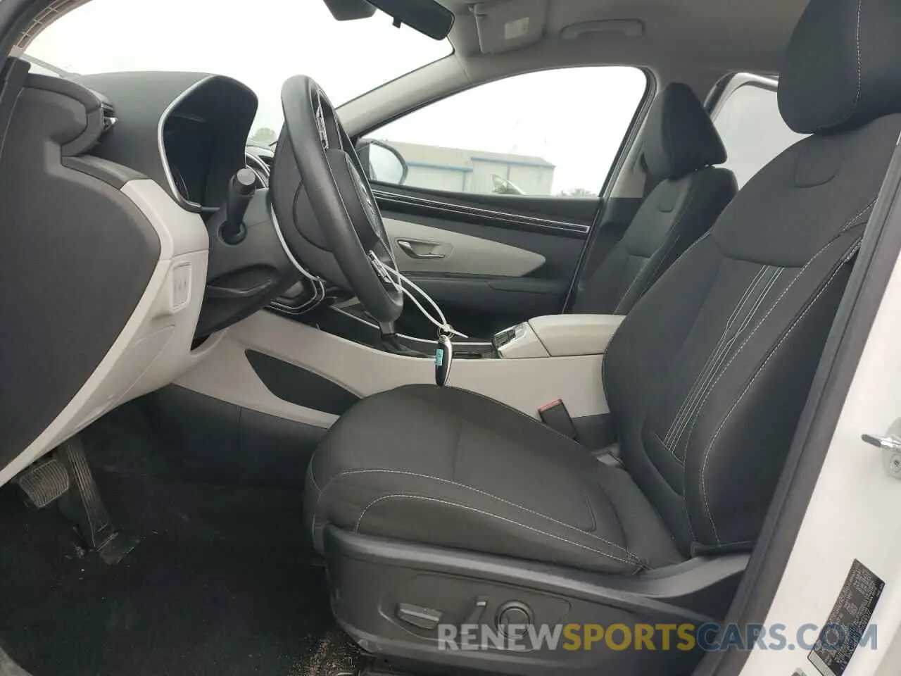 7 Photograph of a damaged car 5NMJB3AE3PH289377 HYUNDAI TUCSON 2023