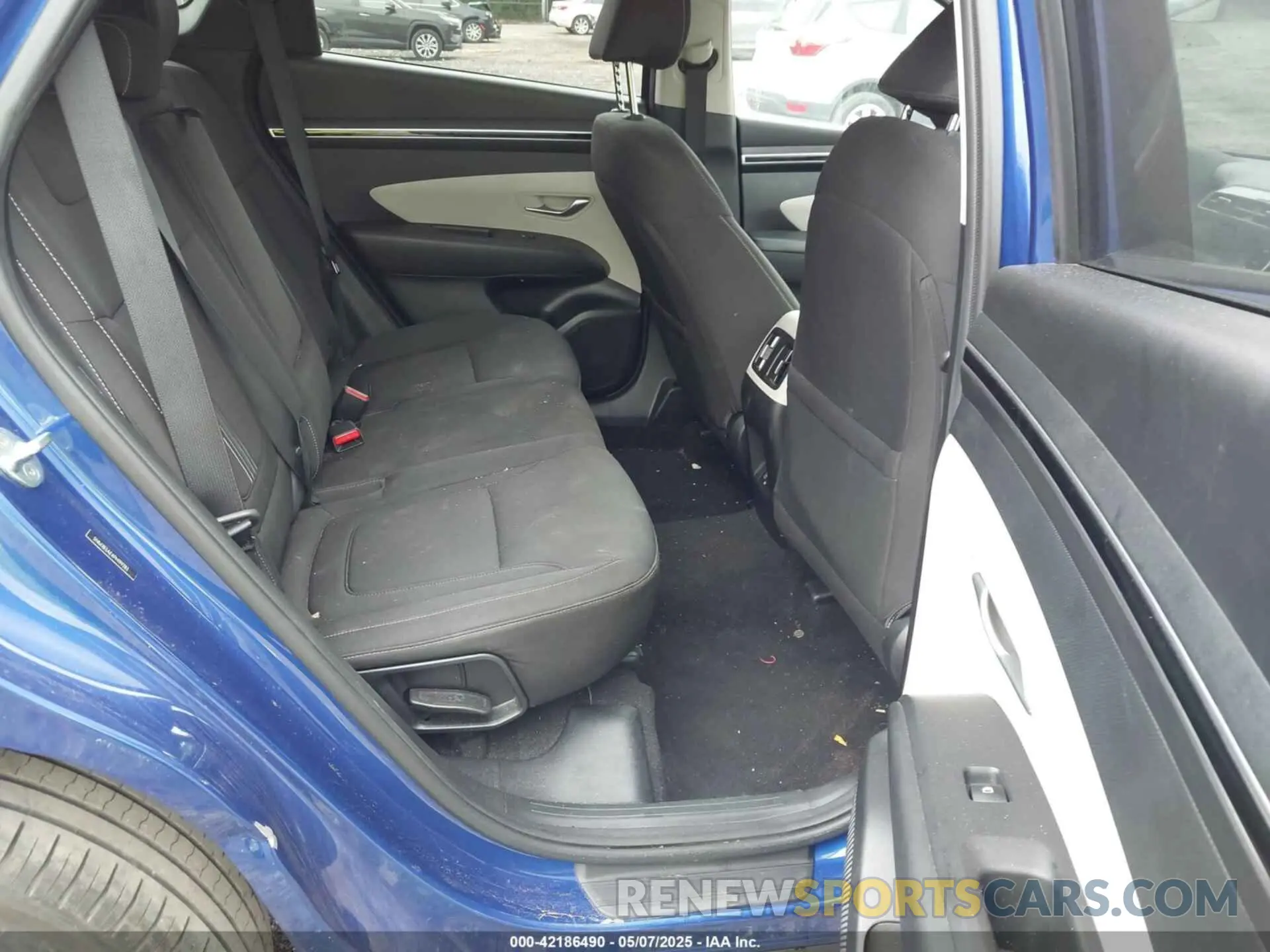 8 Photograph of a damaged car 5NMJB3AE4PH199283 HYUNDAI TUCSON 2023