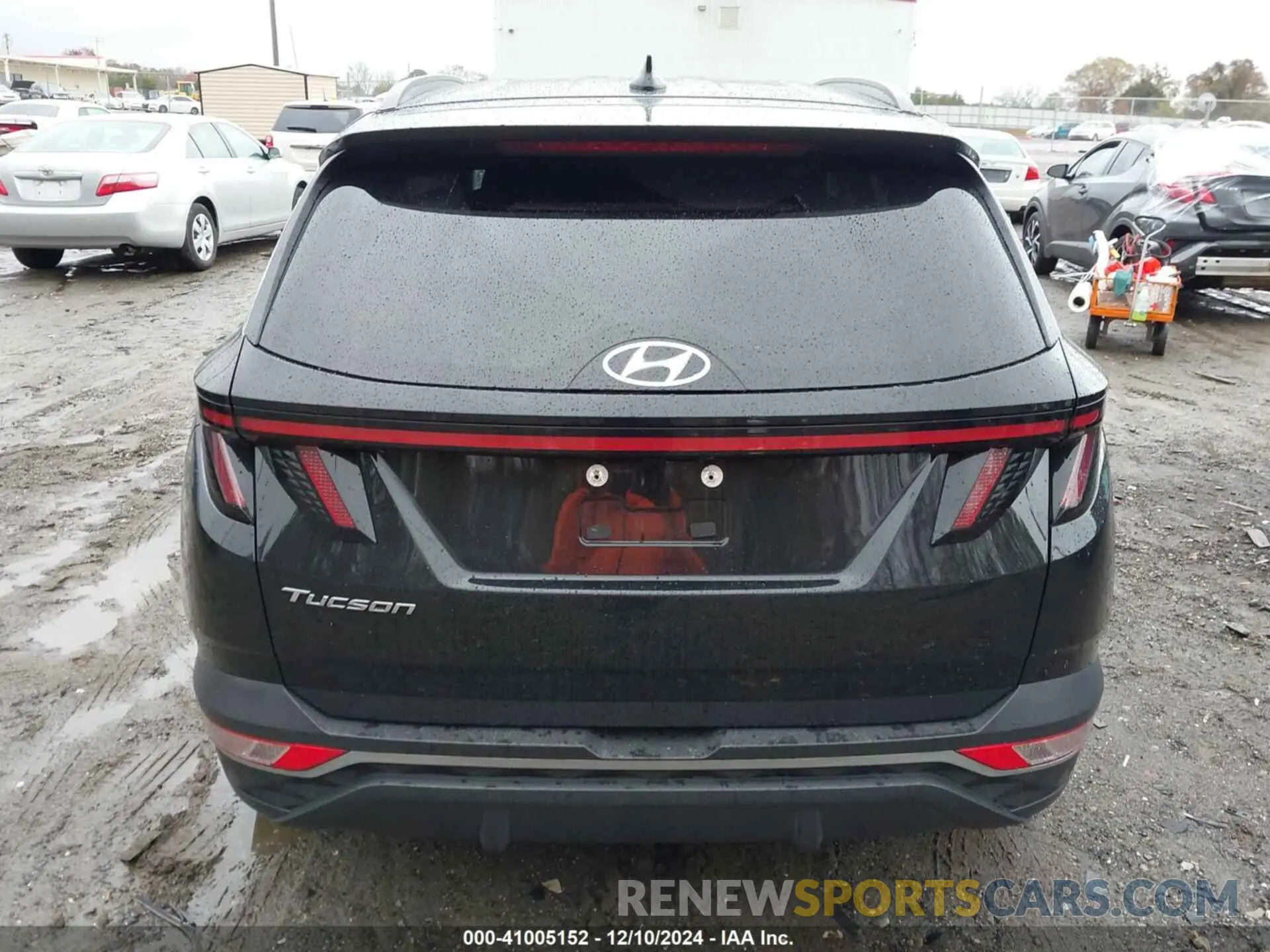 17 Photograph of a damaged car 5NMJB3AE7PH206355 HYUNDAI TUCSON 2023